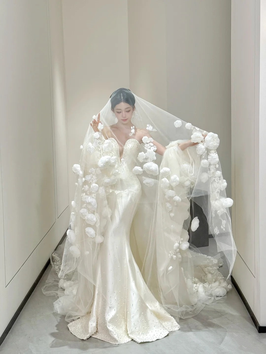 Charming Wedding Dresses Mermaid Sweetheart White Satin Long Brides Dress For Brides Fitted Bridal Gowns AB2473
