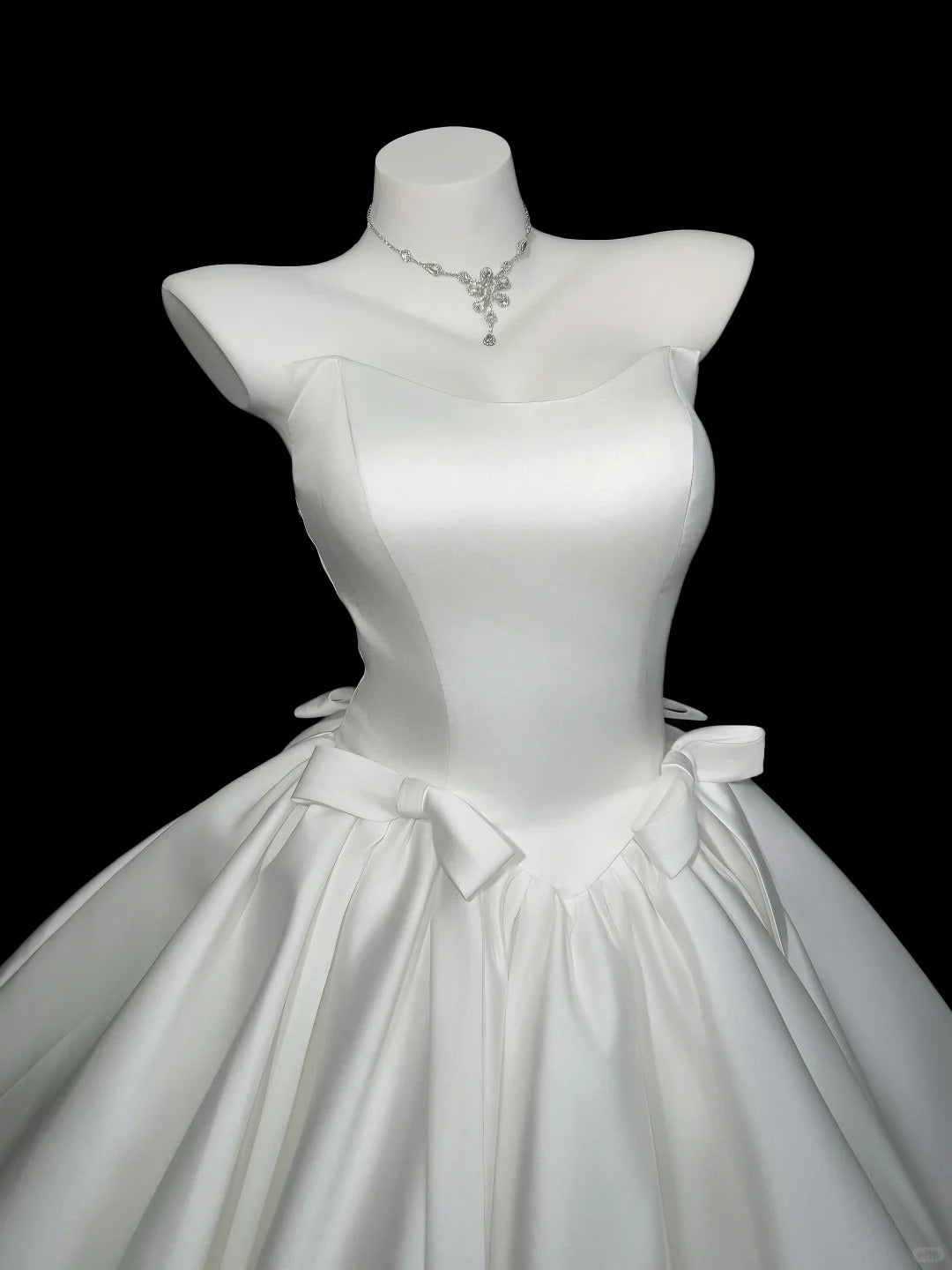 Romantic Ball Gown Strapless White Satin Senior Short Graduation High School Homecoming Dresses N4527