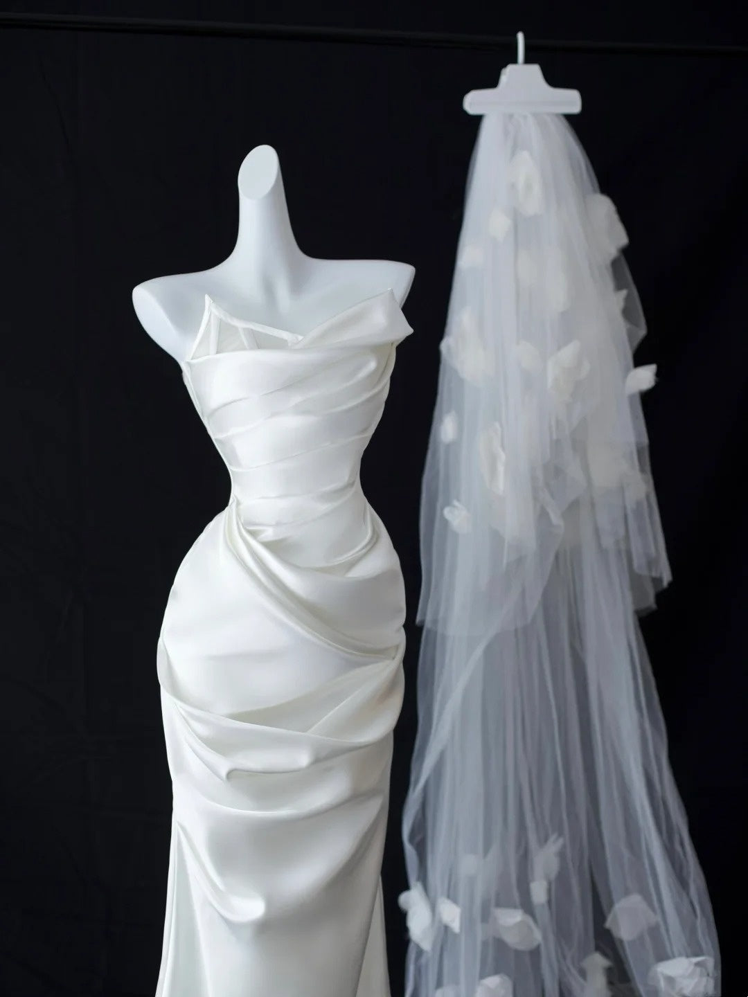Simple Wedding Dresses Mermaid Strapless White Satin With Ruffle Long Bridal Gown N2952