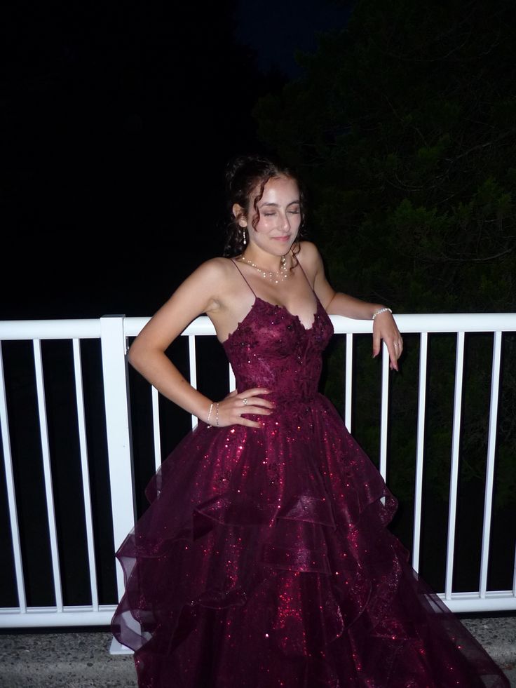 Charming Ball Gown Spaghetti Strap Grape Tulle Long Prom Dresses Inspiration Evening Gowns Formal Party Prom Dress N216