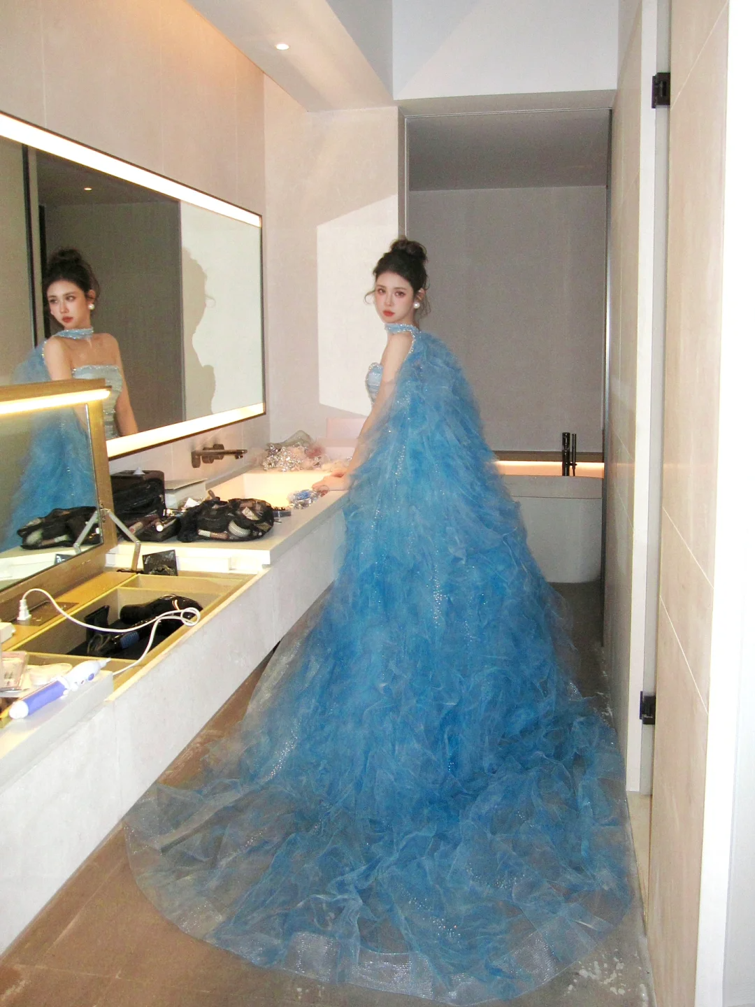 Modest Ball Gown Strapless Ice Blue With Long Cape Tiered Layered Prom Dress Aesthetic Long Graduation Evening Outfits N057