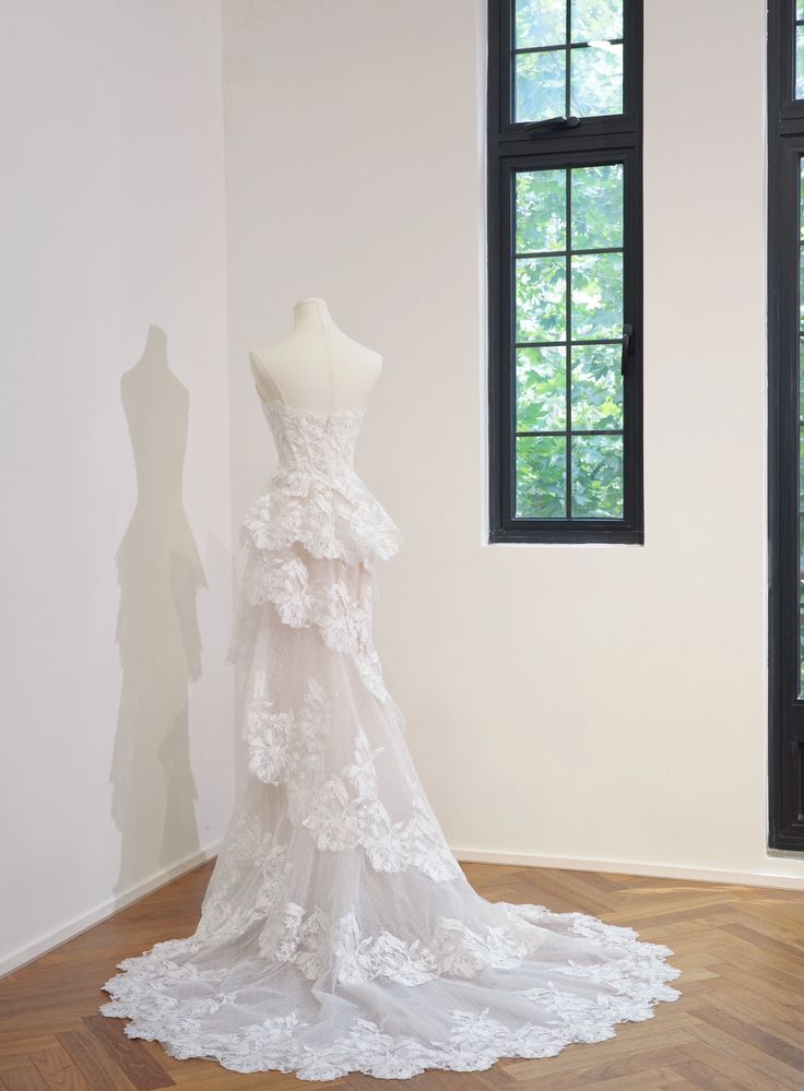 Modest Women's Mermaid Sweetheart Layered Pleated Lace Long Sweep Train Wedding Dresses AB1499