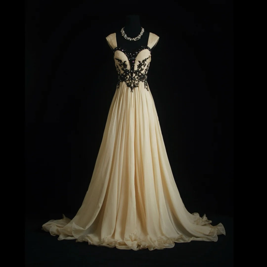 Vintage A Line Sweetheart Champagne With Black Appliques Long Prom Dresses Party Dress Birthday Outfits Graduation Gown N2838