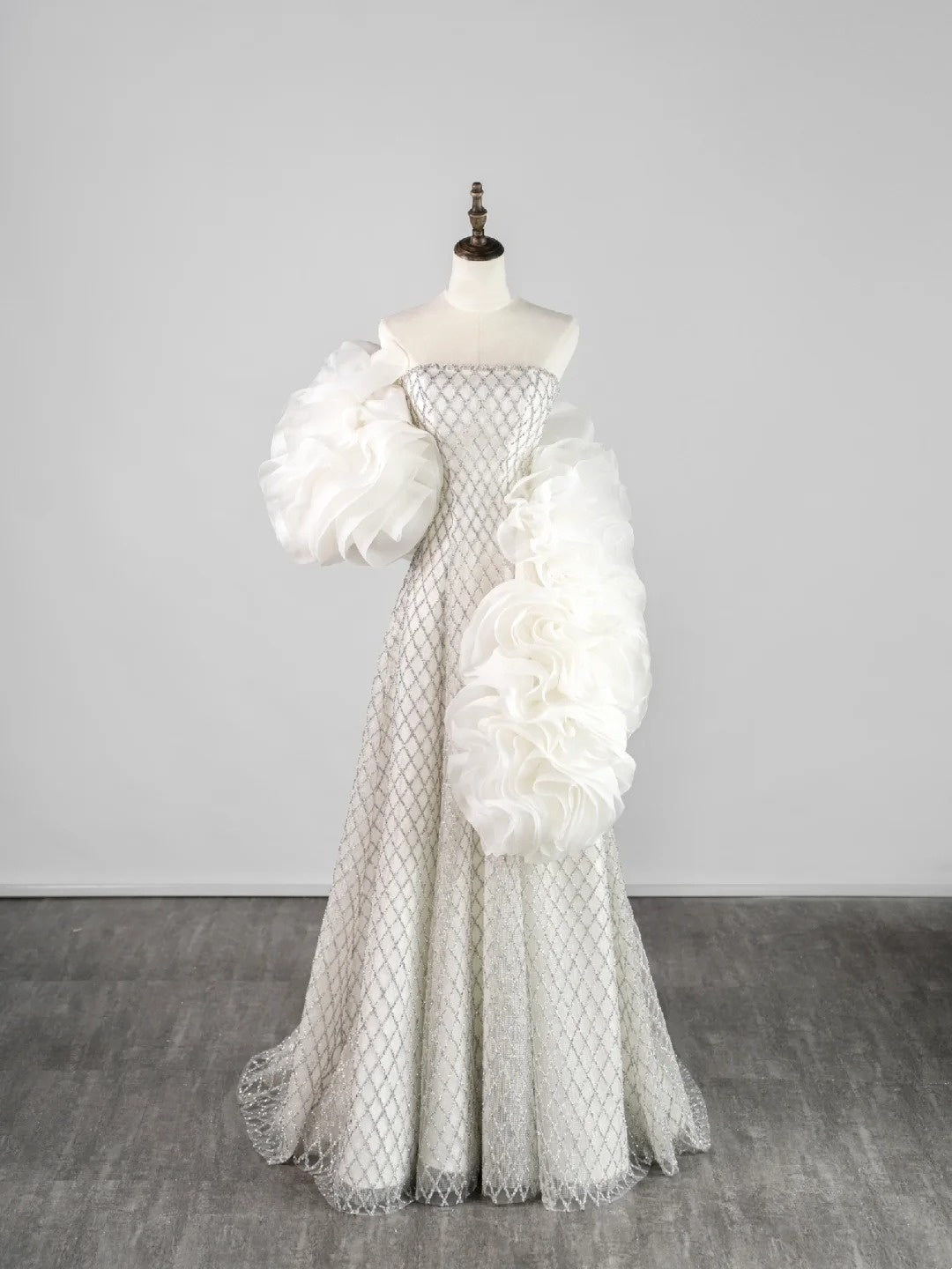 Fairytale Fantasy Art Wedding Dresses A Line Strapless White Sequin With Cape Long Brides Dress Fitted Bridal Gowns N661