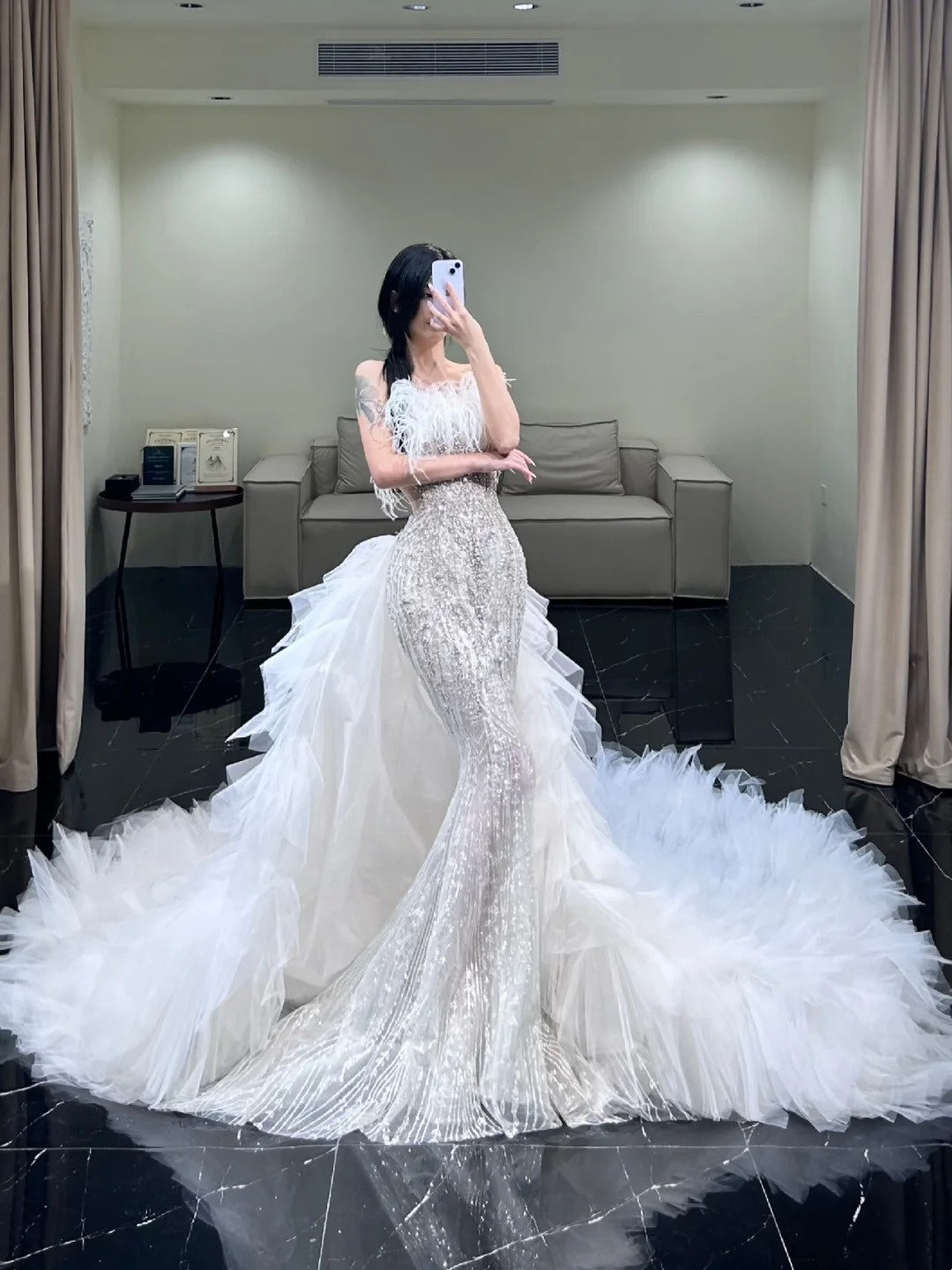 Classic Mermaid Wedding Dresses Strapless Sequin White With Feathers Brides Dress Summer Bridal Gowns N240