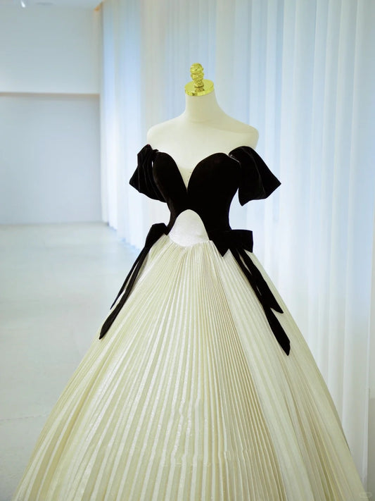 Pretty Prom Dresses Ball Gown Off The Shoulder Black Tops With Ruffle Long Formal Gown N2933