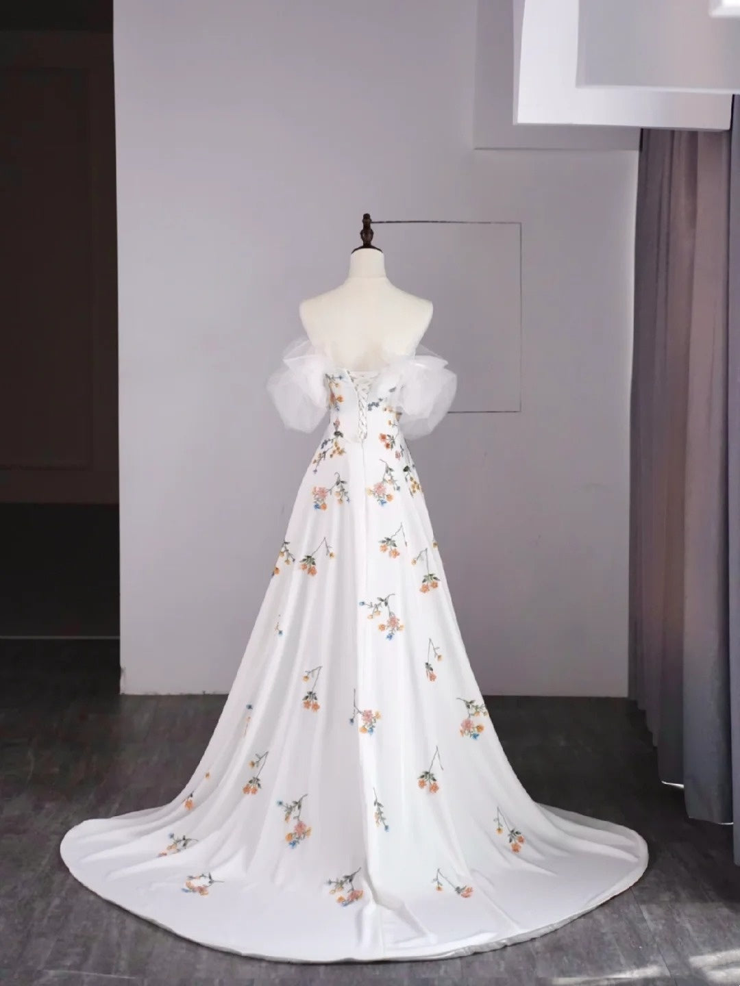 Modest A line Sweetheart Floral White College Formal Outfit With Long Sleeves Prom Graduation Dresses For Teens N1172