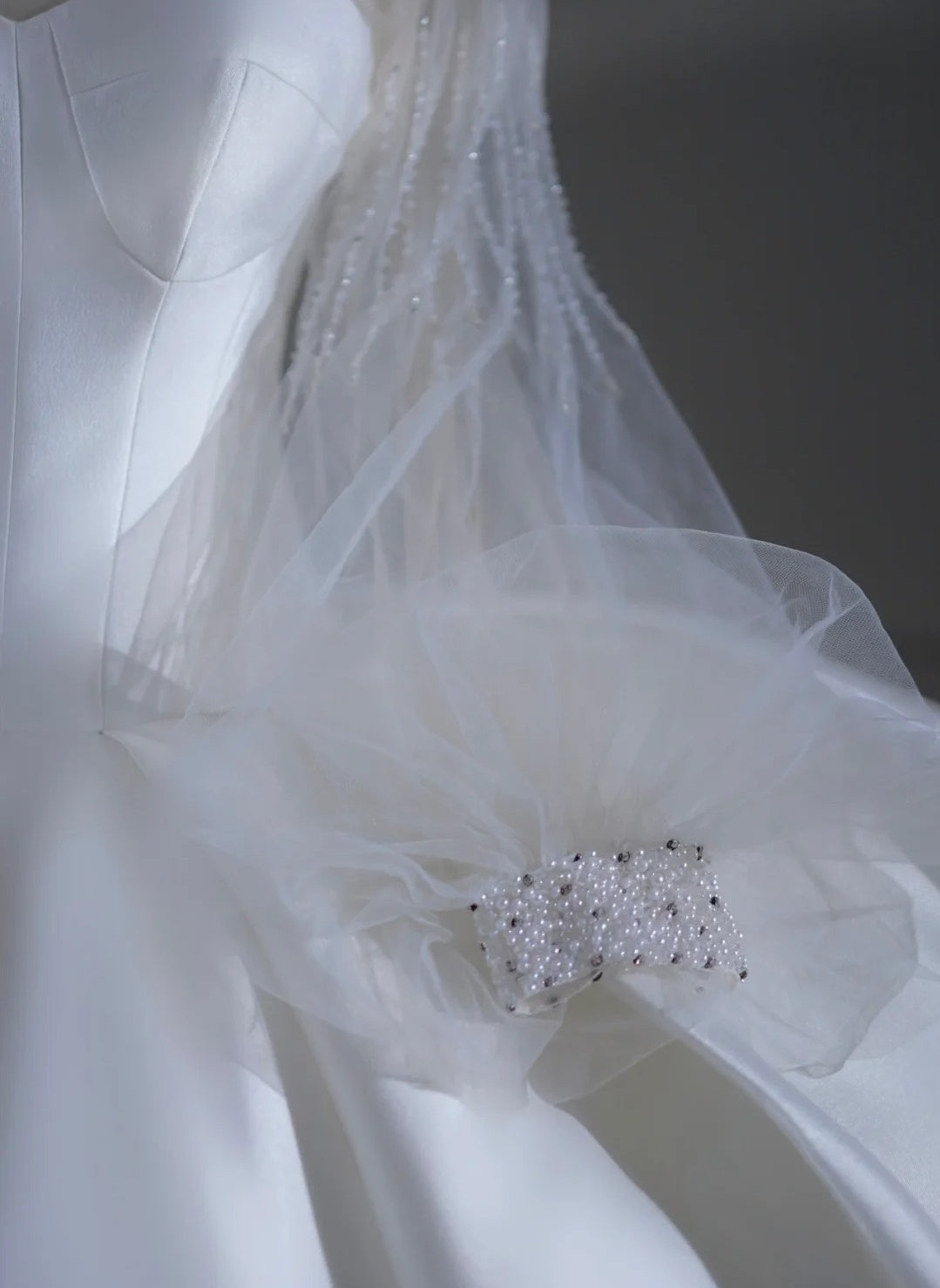 Timeless Wedding Dresses Ball Gown High Neck Satin Beaded Brides Dress Court Train Fitted Long Bridal Gowns AB2521