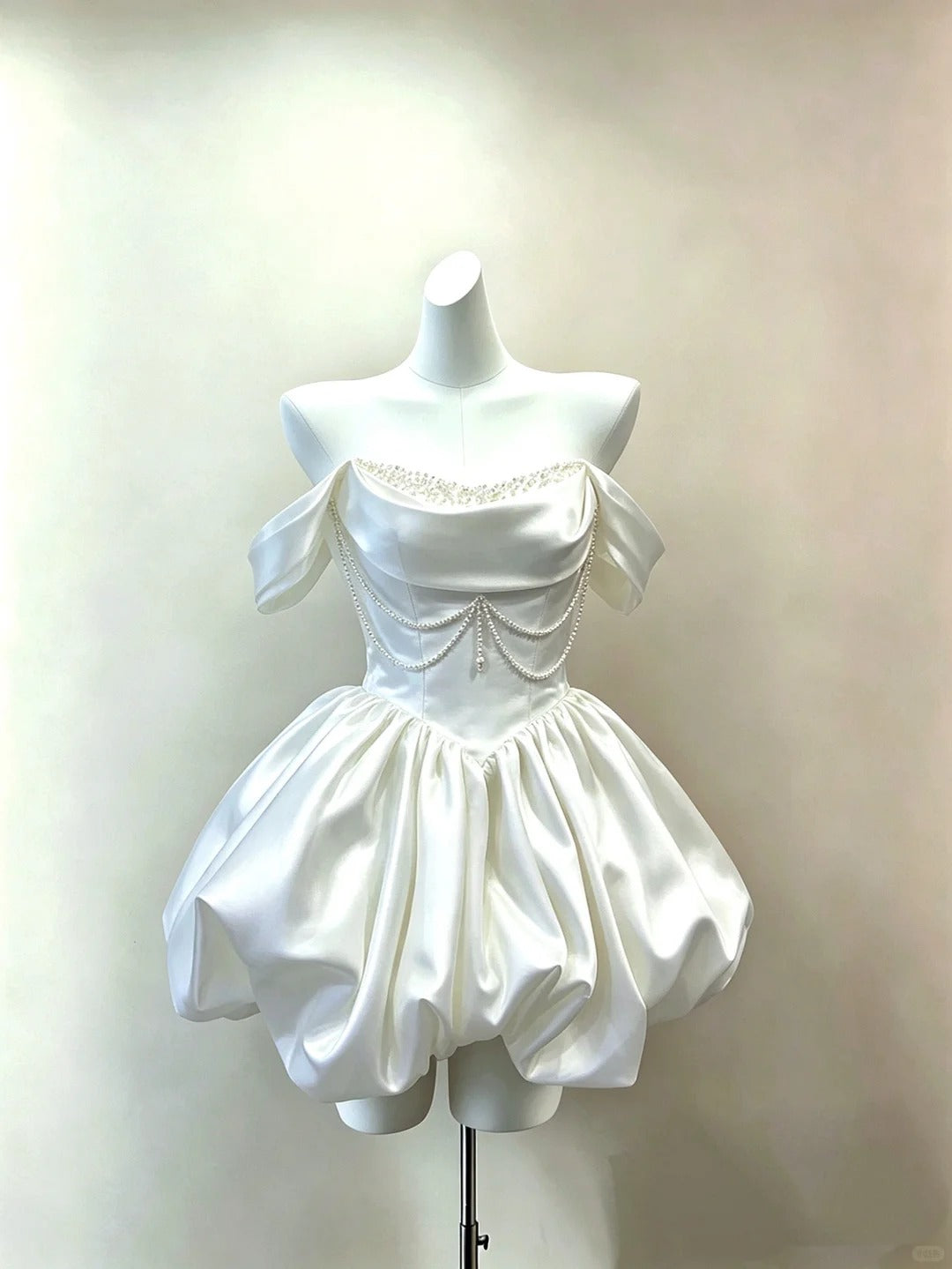 Beautiful Short Homecoming Dresses Ball Gown Off The Shoulder White Semi Formal Graduation Hoco Outfit RB4710
