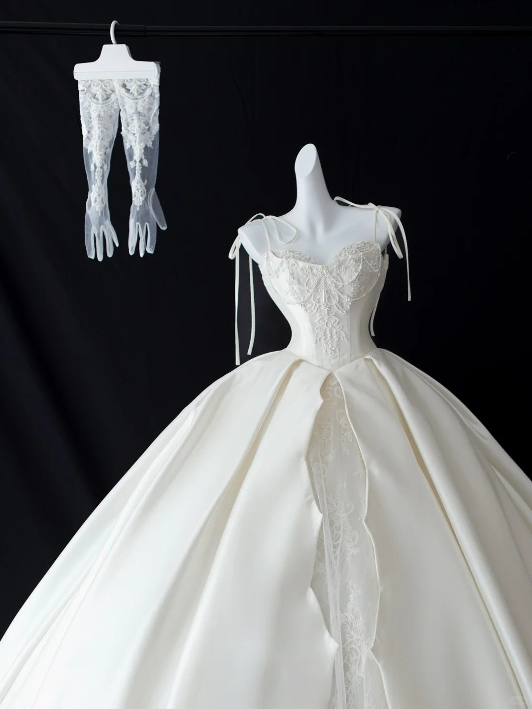 Simple Wedding Dresses Ball Gown Spaghetti Strap White Satin With Lace White Long Bridal Gown N2951