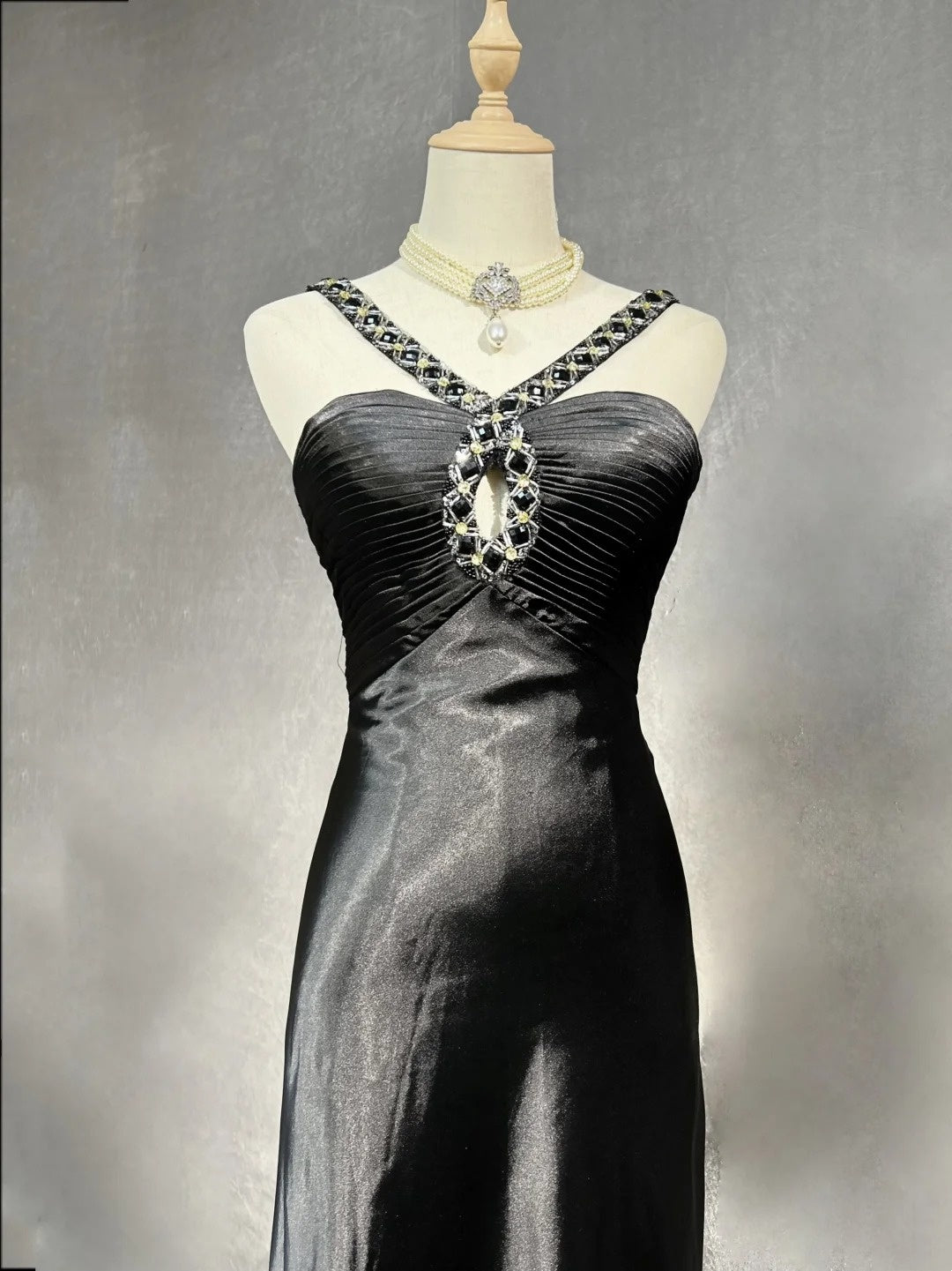 Vintage Prom Dresses Mermaid Halter 90s Satin With Beading Long Black Tie Formal Party Dress N2504