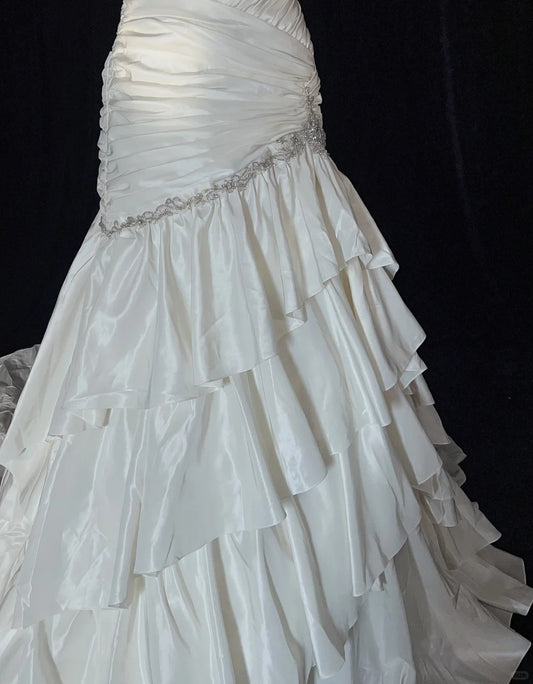Unique Wedding Dresses Mermaid Spaghetti Strap Beach Boho Satin With Tiered Layers White Long Bridal Gown N3612