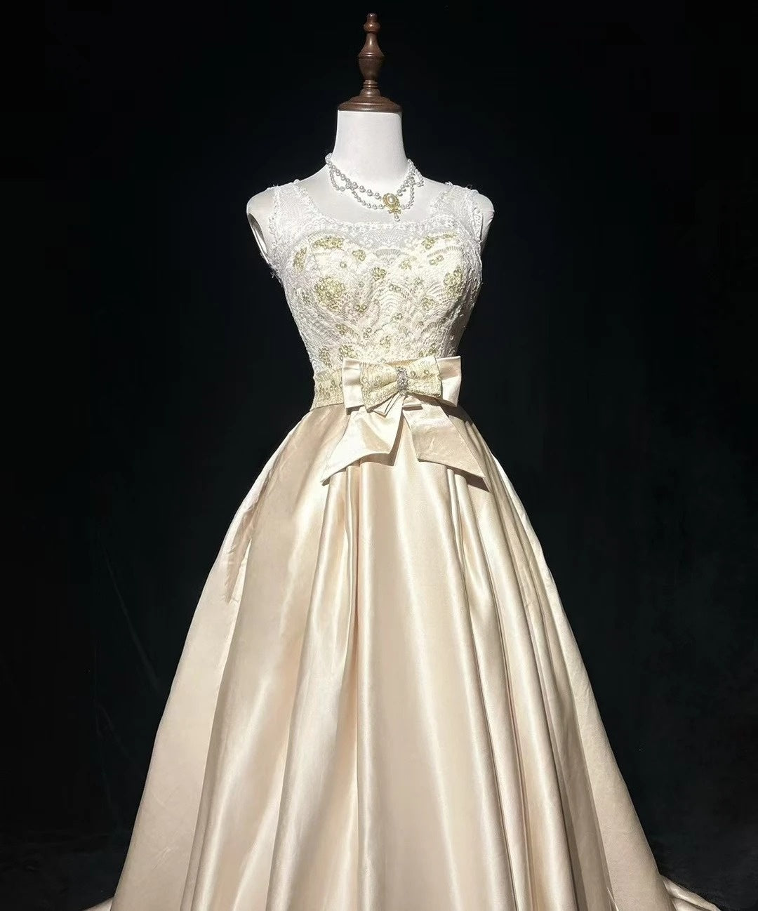 Timeless Wedding Dresses Ball Gown Square Neck Champagne Satin With Beaded Lace Long Brides Gown N3435