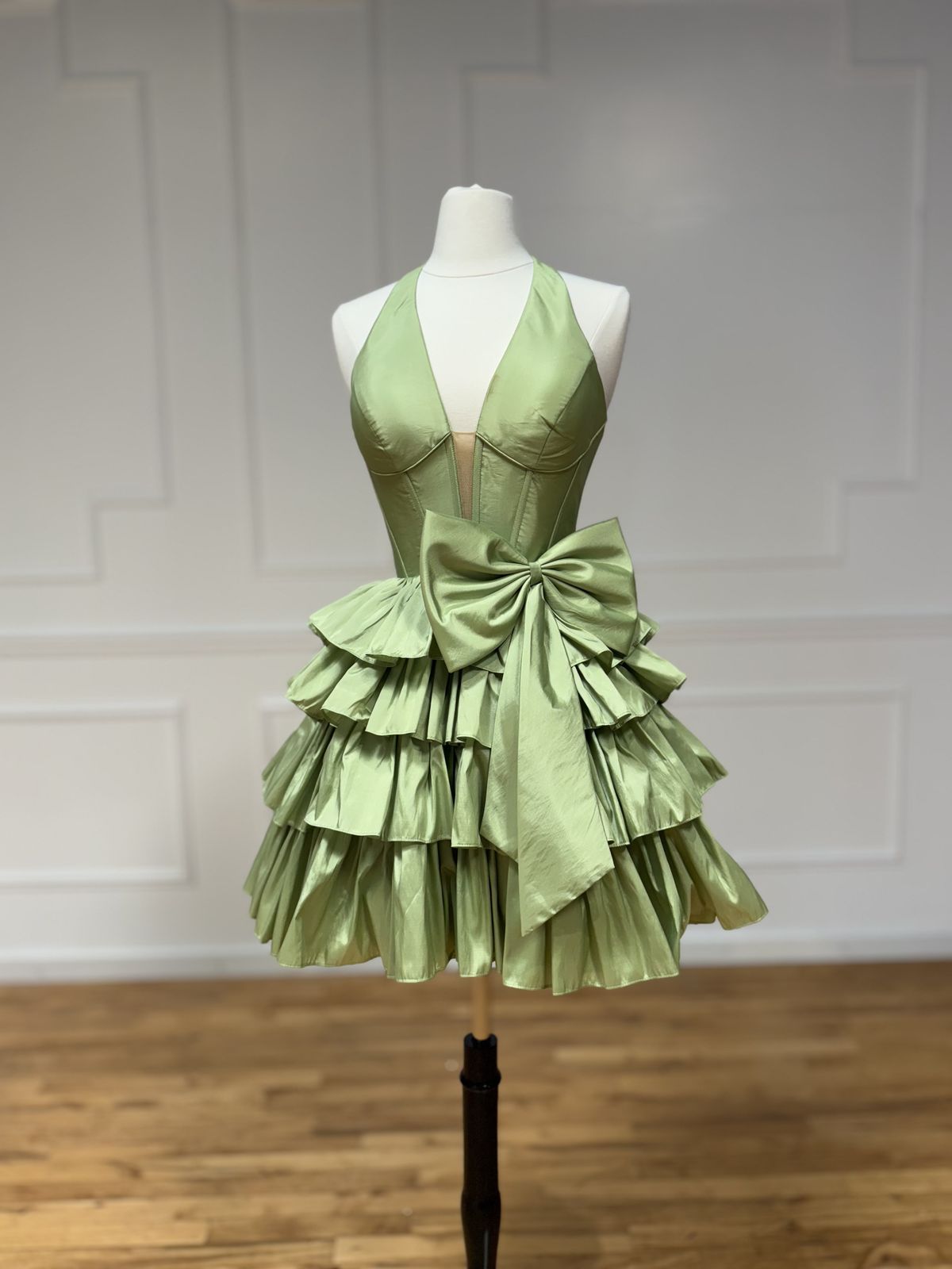 Simple Ball Gown V Neck Green With Bow Graduation Gown Mini Senior Inspo Short Homecoming Dress RB3151