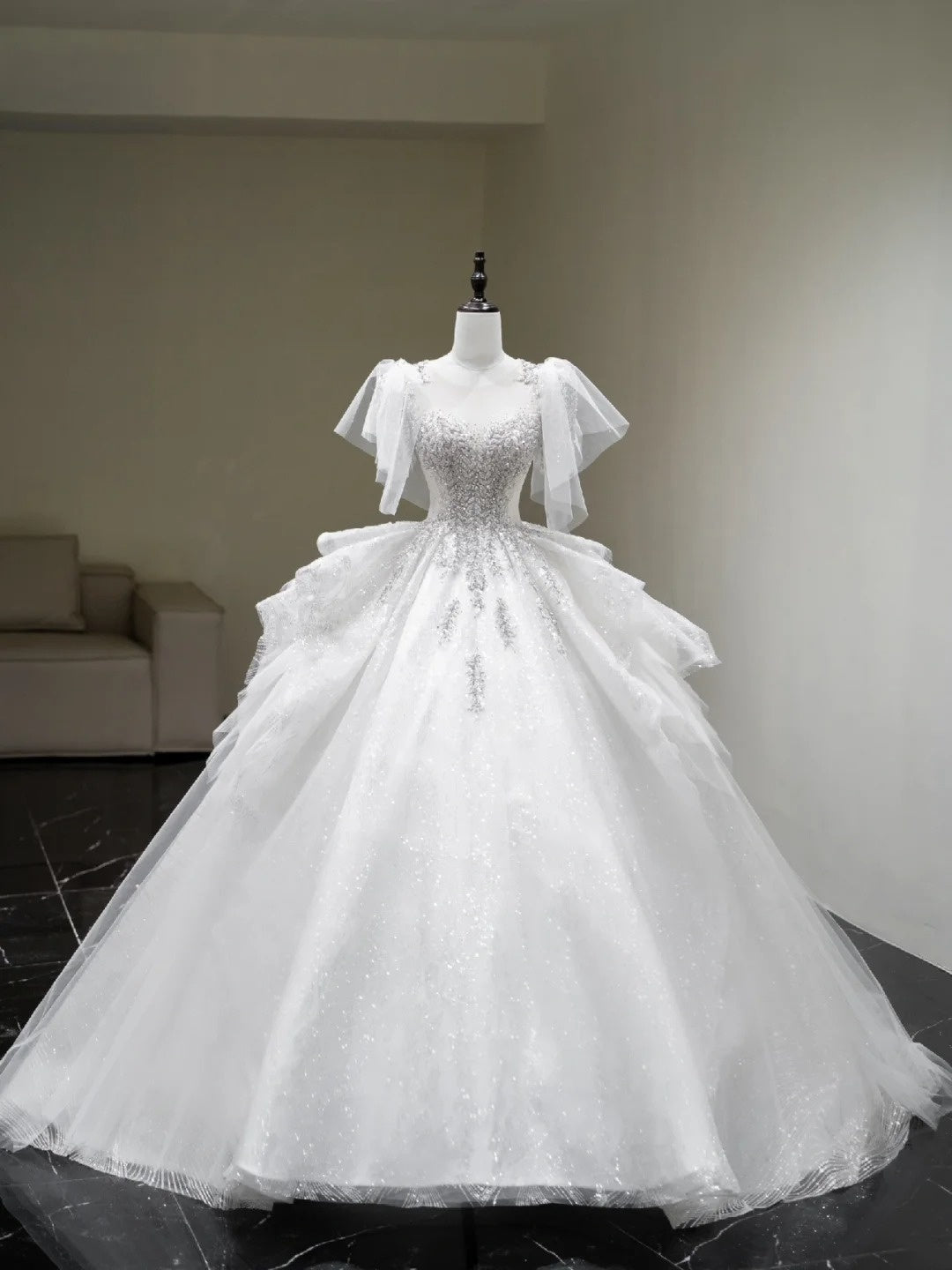 Princess Wedding Dresses Ball Gown Scoop Neckline White Glitter Tulle With Beaded Bodice Short Sleeves Brides Dress Fitted Bridal Gowns N647