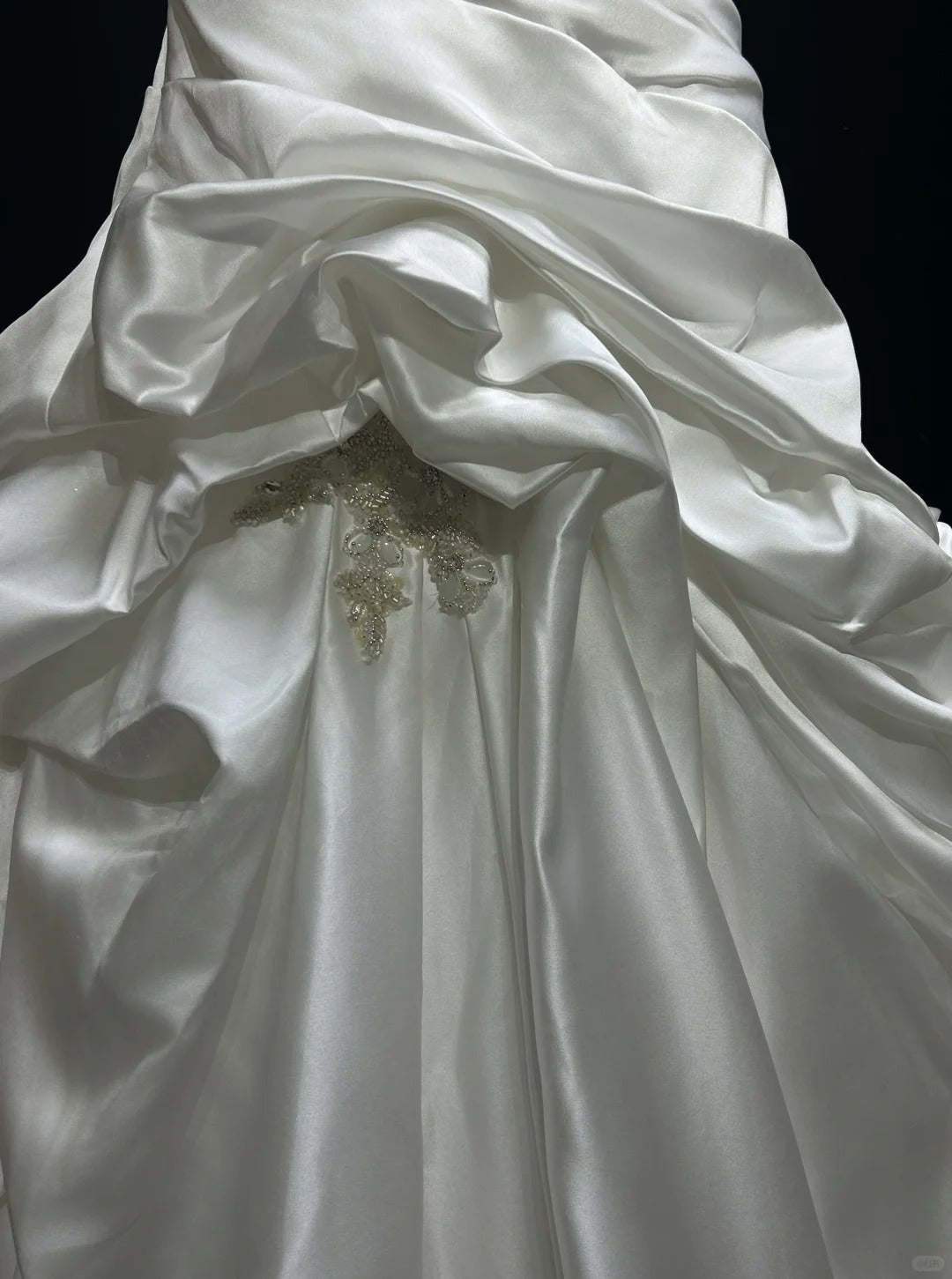Vintage Mermaid V Neckline Sleeveless Floor Length Satin White Ruffled Ruched Wedding Dresses RB3314