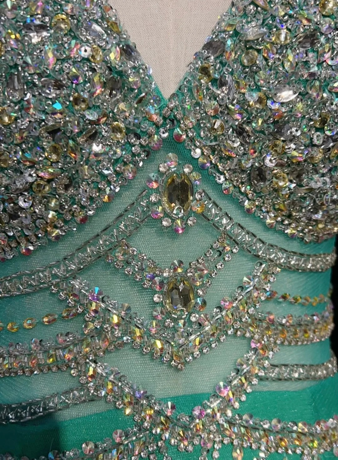 Glamorous Prom Dresses Mermaid V Neck Green Tulle Backless With Beaded Formal Dress N2872