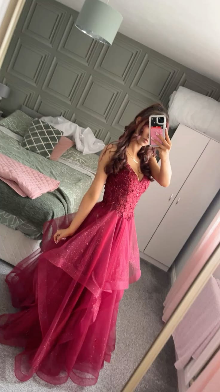 Elegant Formal Prom Dress Ball Gown Spaghetti Straps Burgundy Floor Length Evening Gown for Special Occasions RB9488