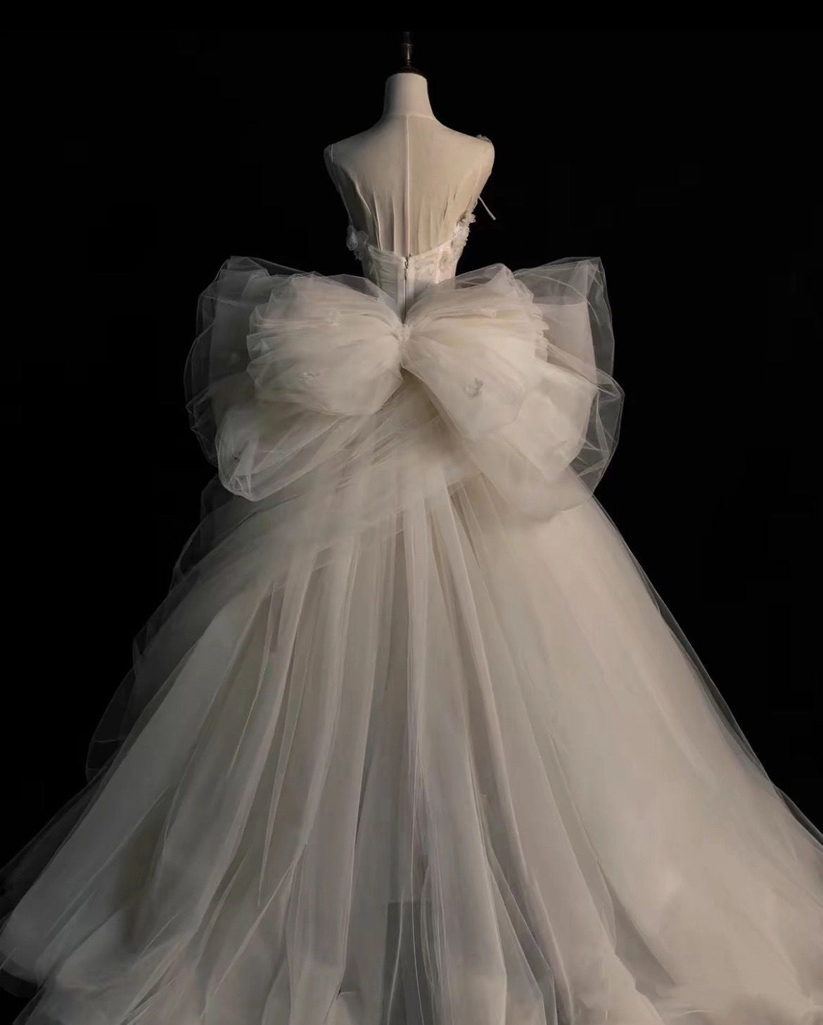 Romantic Women's Ball Gown Square Neck 80s With Lace Bow-knot Pleated Tulle weep Train Wedding Dresses AB1488