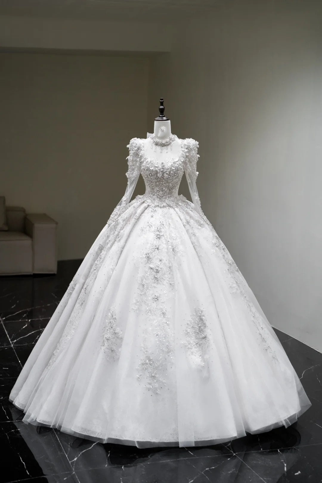 Princess Wedding Dresses Ball Gown Jewel Neckline White Glitter Tulle With Beaded Bodice Long Sleeves Brides Dress Fitted Bridal Gowns N648