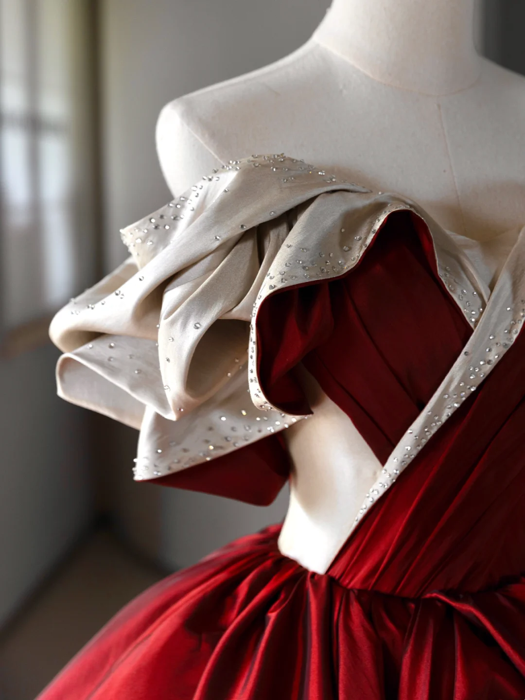 Burgundy Ball Gown Off The Shoulder Satin Short Sleeves Long Quinceanera Dresses Sexy Quinceanera Gowns A006