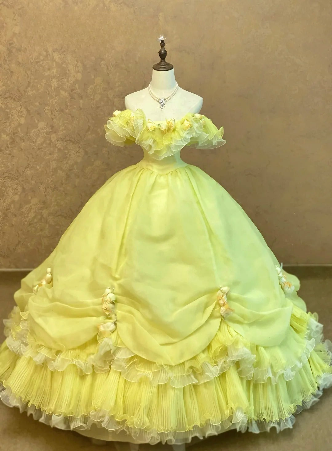 Modest Ball Gown Off The Shoulder YellowTulle Long Quinceanera Dresses For Sweet 15 15 Anos Celebration 16th Birthday Formal Gown RB9005
