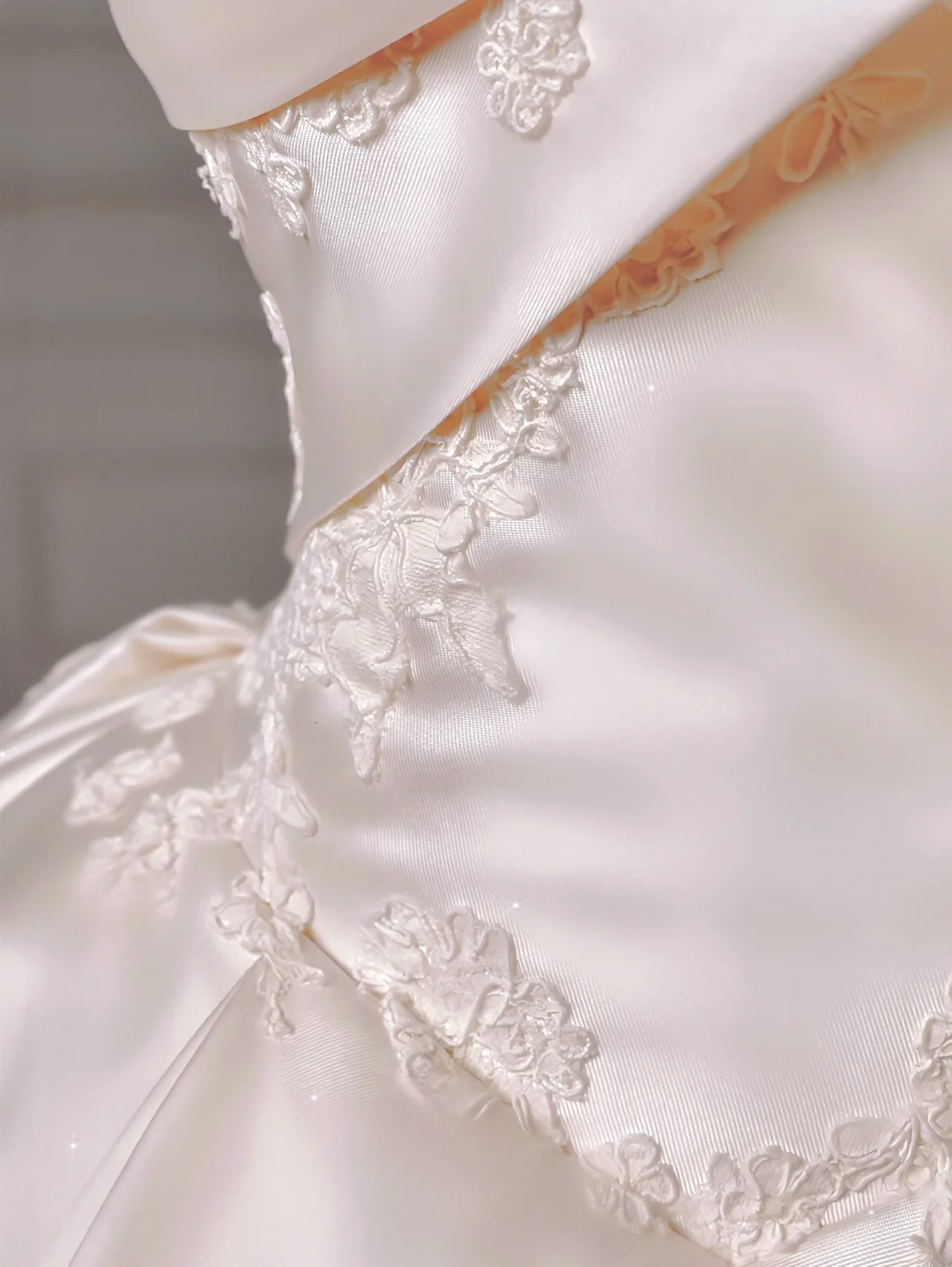Princess Long Wedding Gowns Ball Gown Sweetheart Pleated Tulle for Bride With Removable Sleeves White Bridal Dress AQ011