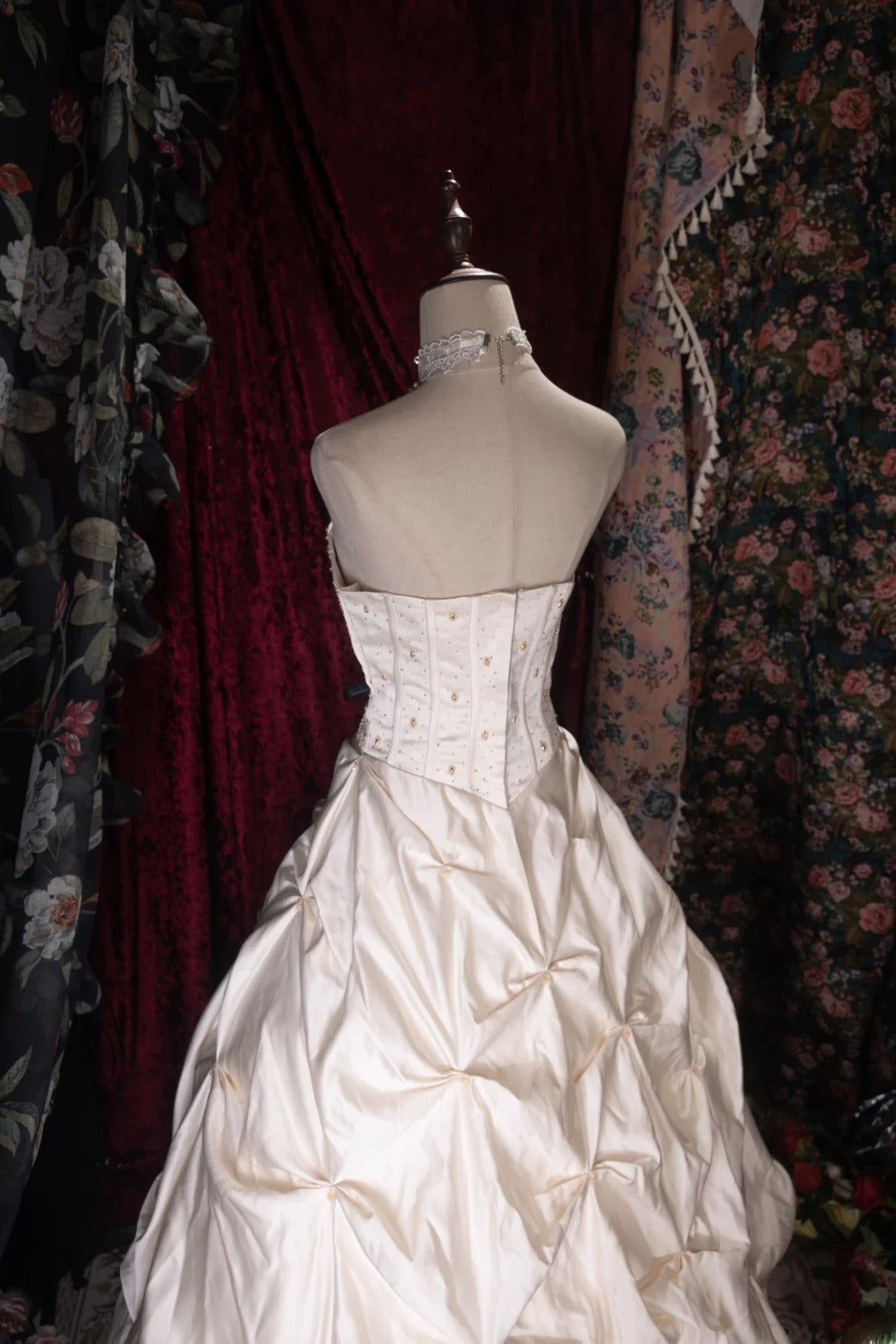 Princesses Fairytale Ball Gown Strapless Ivory Taffeta With Beading Long Quince Dress Quinceanera Dresses Formal Birthday Outfits RB8044