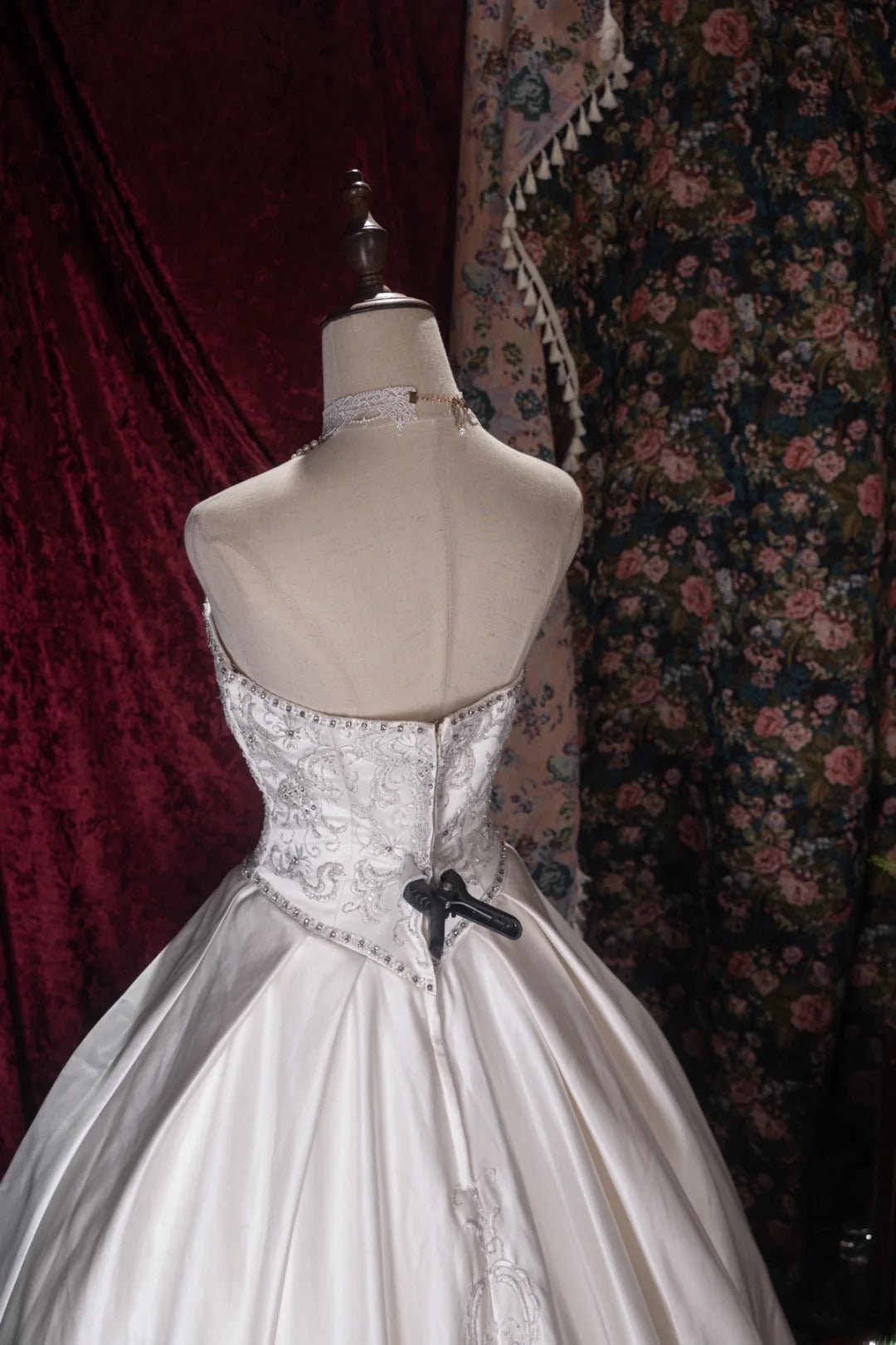 Vintage 80s Ball Gown Strapless Satin White With Appliqued Beading Brides Gown Bridal Dress Wedding Dresses RB8053
