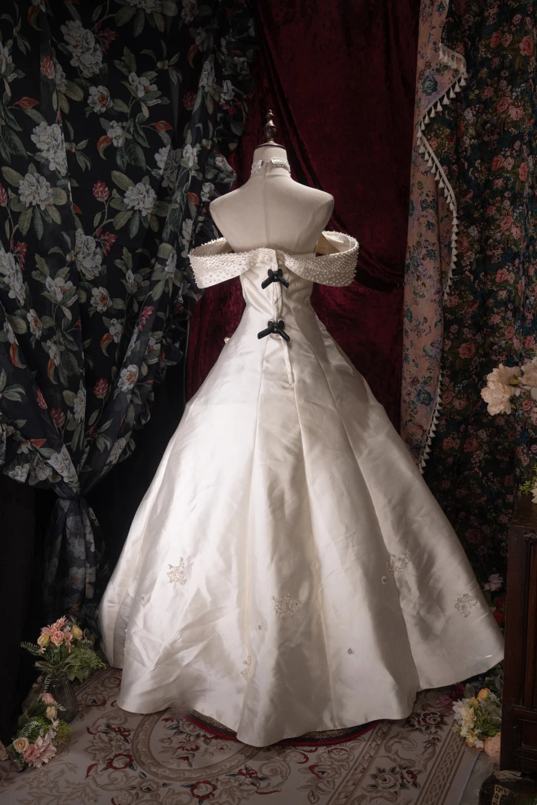 Vintage 80s Ball Gown Off The Shoulder Ivory Satin With Pearls Flowers Long Autumn Brides Gown Bridal Dress Wedding Dresses RB8061