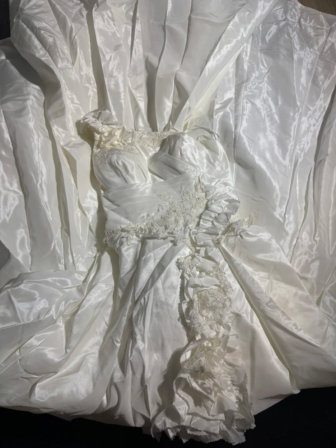 Women's Ball Gown One Shoulder Sleeveless White Lace Tiered Satin Long Vintage Fitted 70s Wedding Dresses AS039