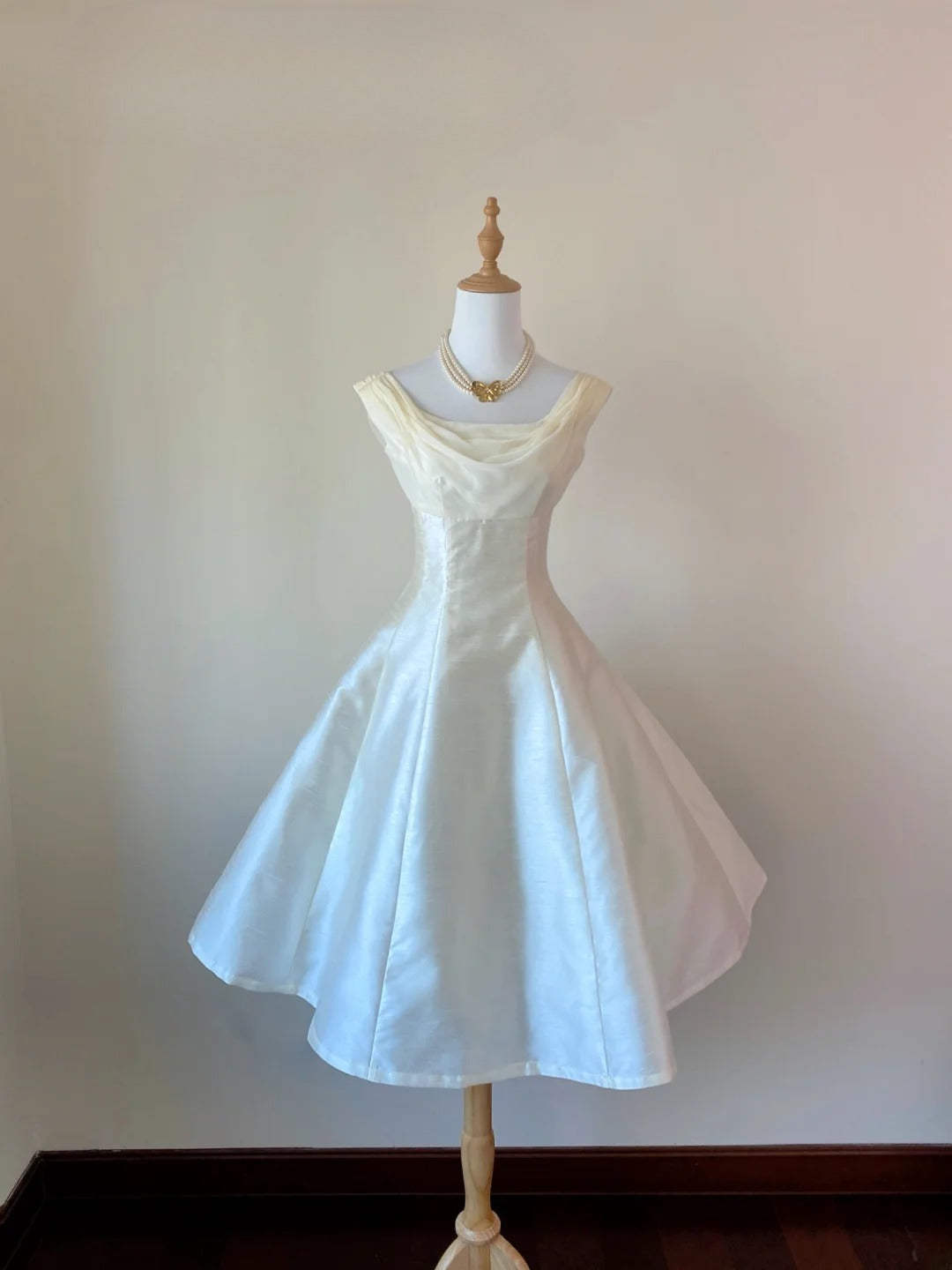 Vintage Ball Gown Ivory Knee Length Party Dresses Homecoming Dress Cocktail Gown RB9046