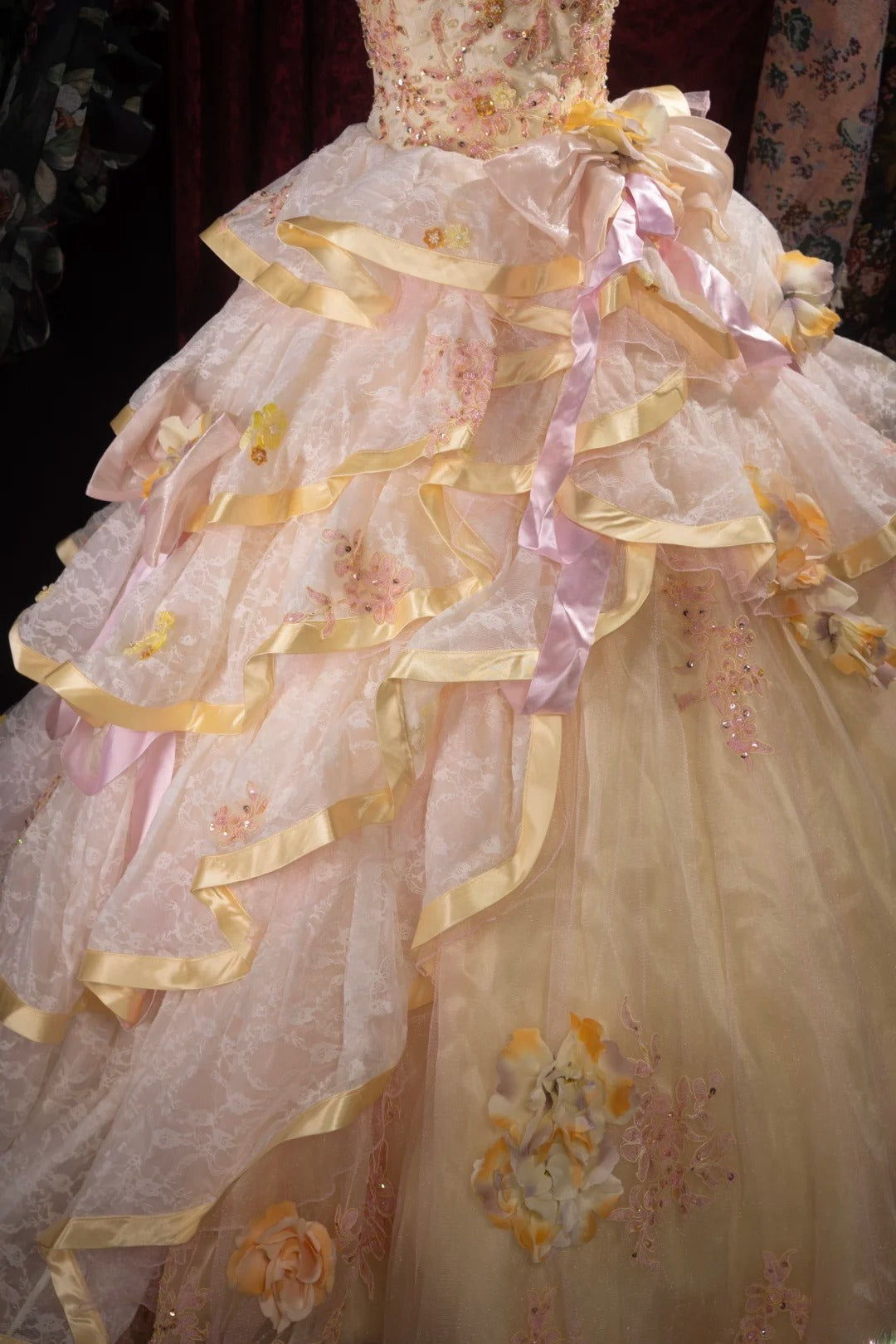 Elegant Ball Gown Strapless Yellow With Ruffled Tiered Flowers Long Quince Dress Quinceanera Dresses Formal Birthday Outfits RB8092