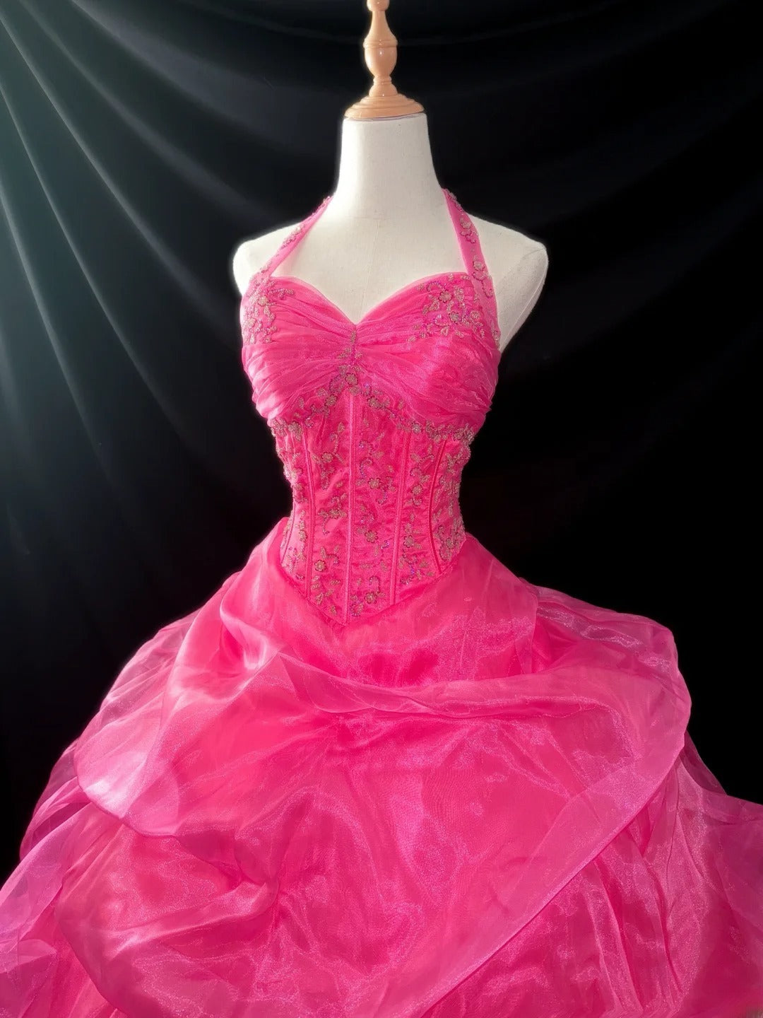 Modest Ball Gown Halter Hot Pink Sleeveless With Beading Tiered Layers Long Quinceanera Dress vestido de 15 de cenicienta RB3564