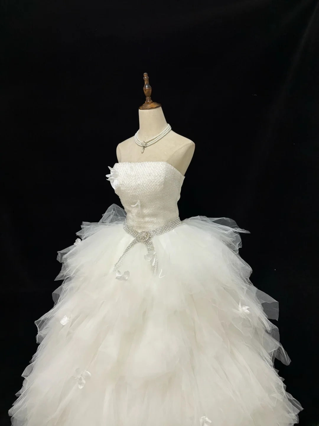 Modest Ball Gown Strapless White With Tiered Layers Tulle Long Quince Dress Voluminous Sweet 16 Sweet Sixteen Outfits Vestido de 15 RB7512