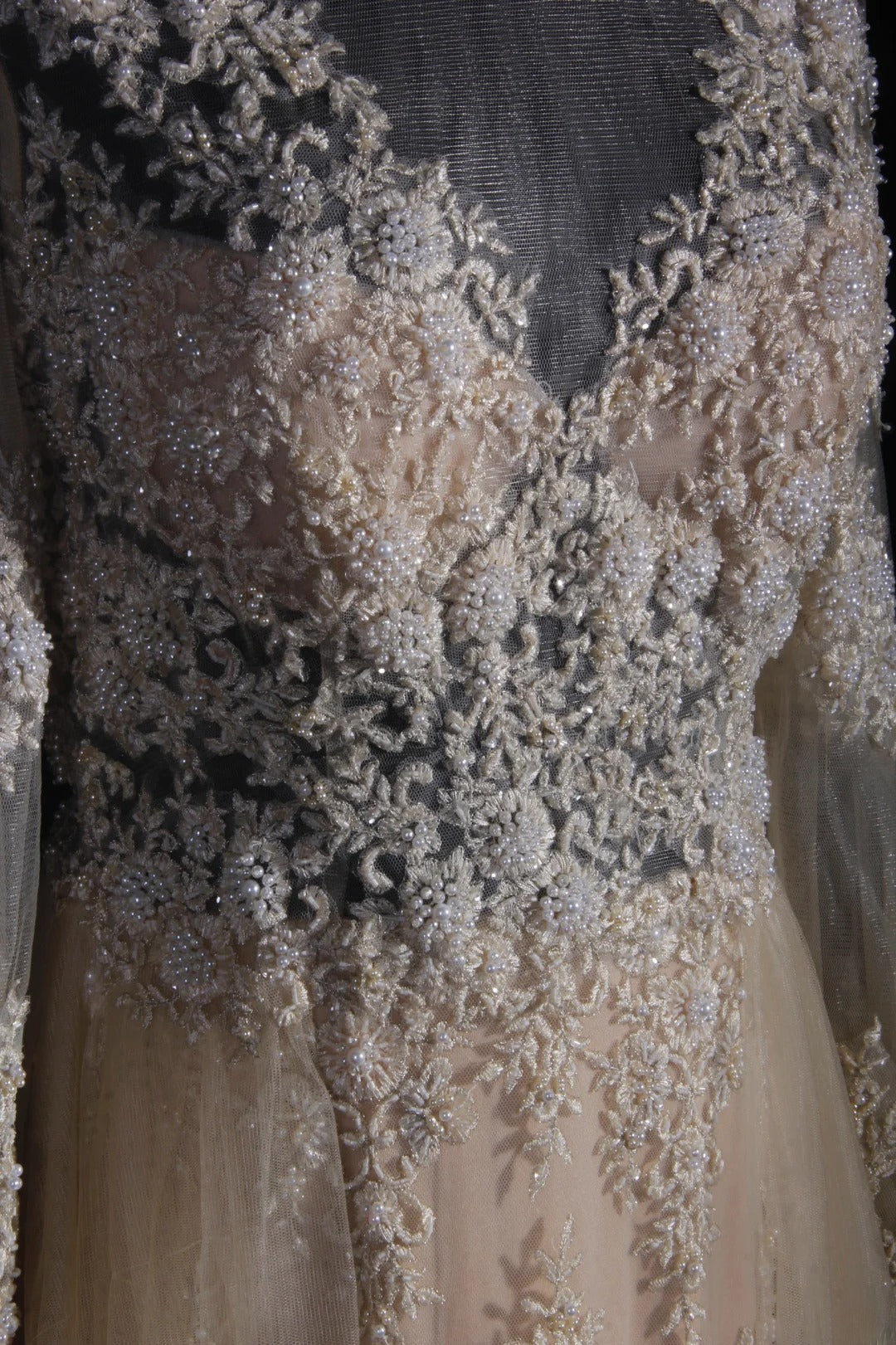 Elegant Women's A line V Neck With Long Sleeves Champagne Lace Floor Length Wedding Gowns Dresses AS151