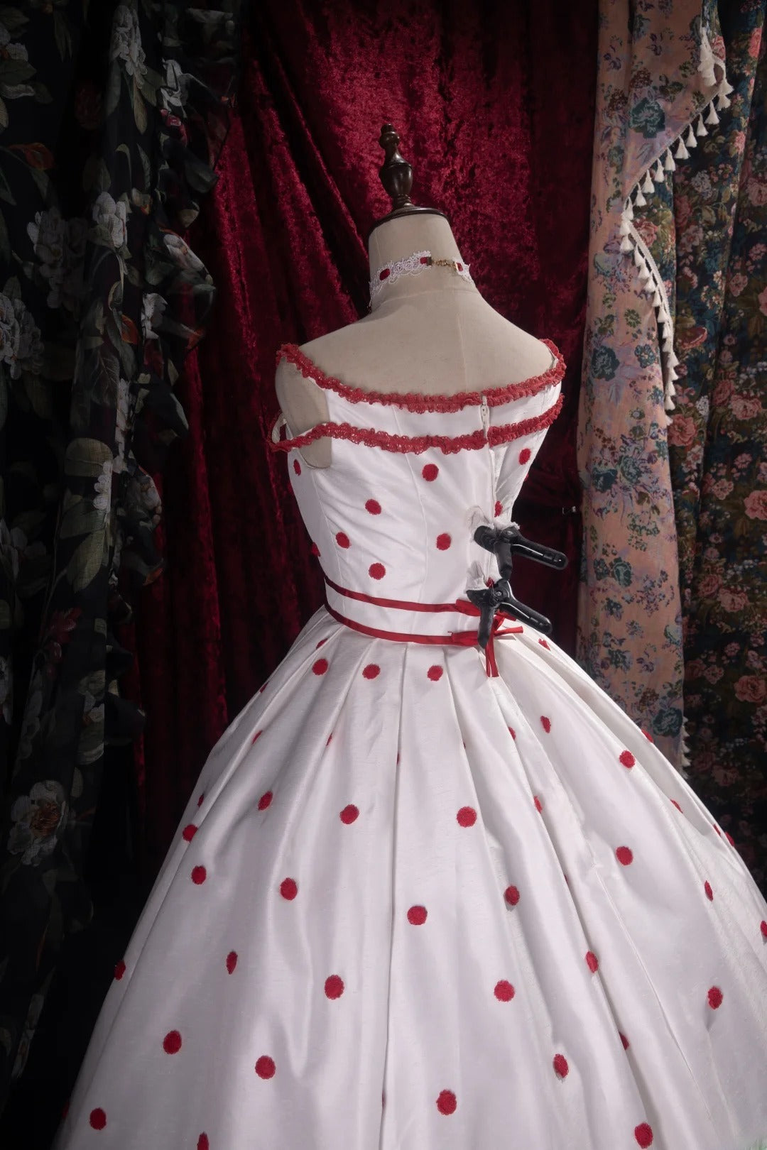 Dreamy Princess Ball Gown Formal Events Off The Shoulder White With Red Flowers Quince Dress Quinceanera Dresses Birthday Outfits RB8366