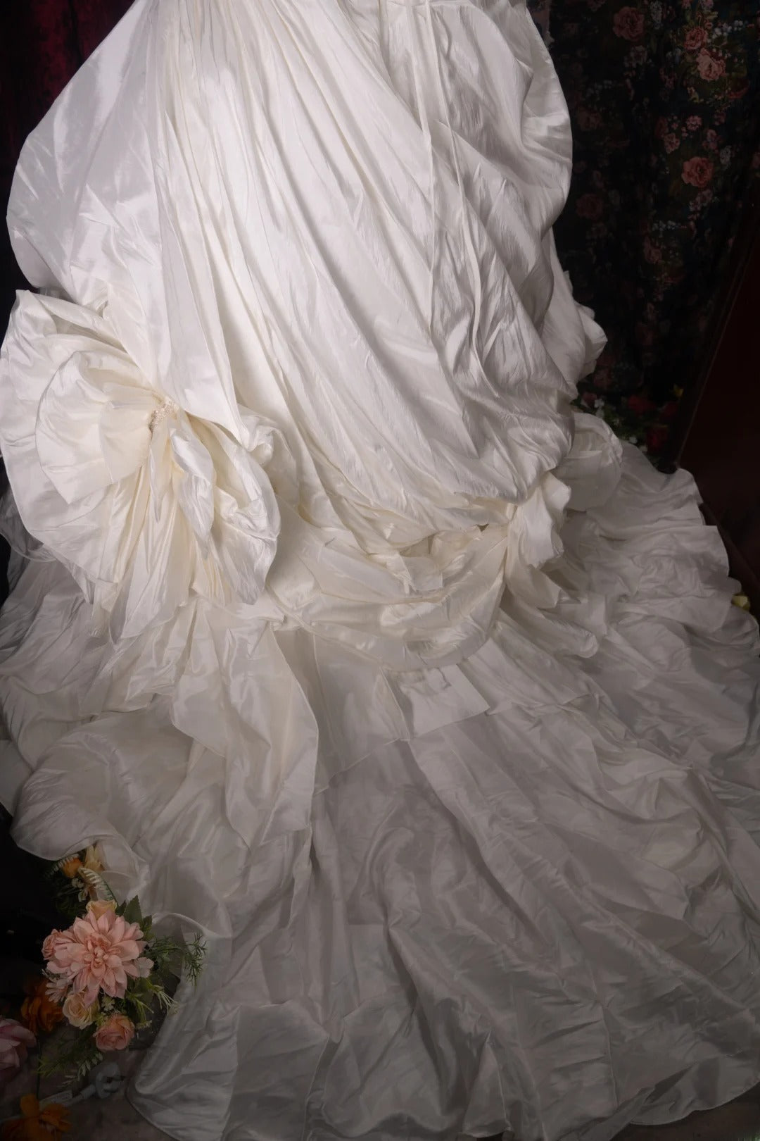 Vintage Ball Gown Strapless 2000s White With Ruffled Flower Long Autumn Winter Bridal Dress Wedding Dresses RB8373