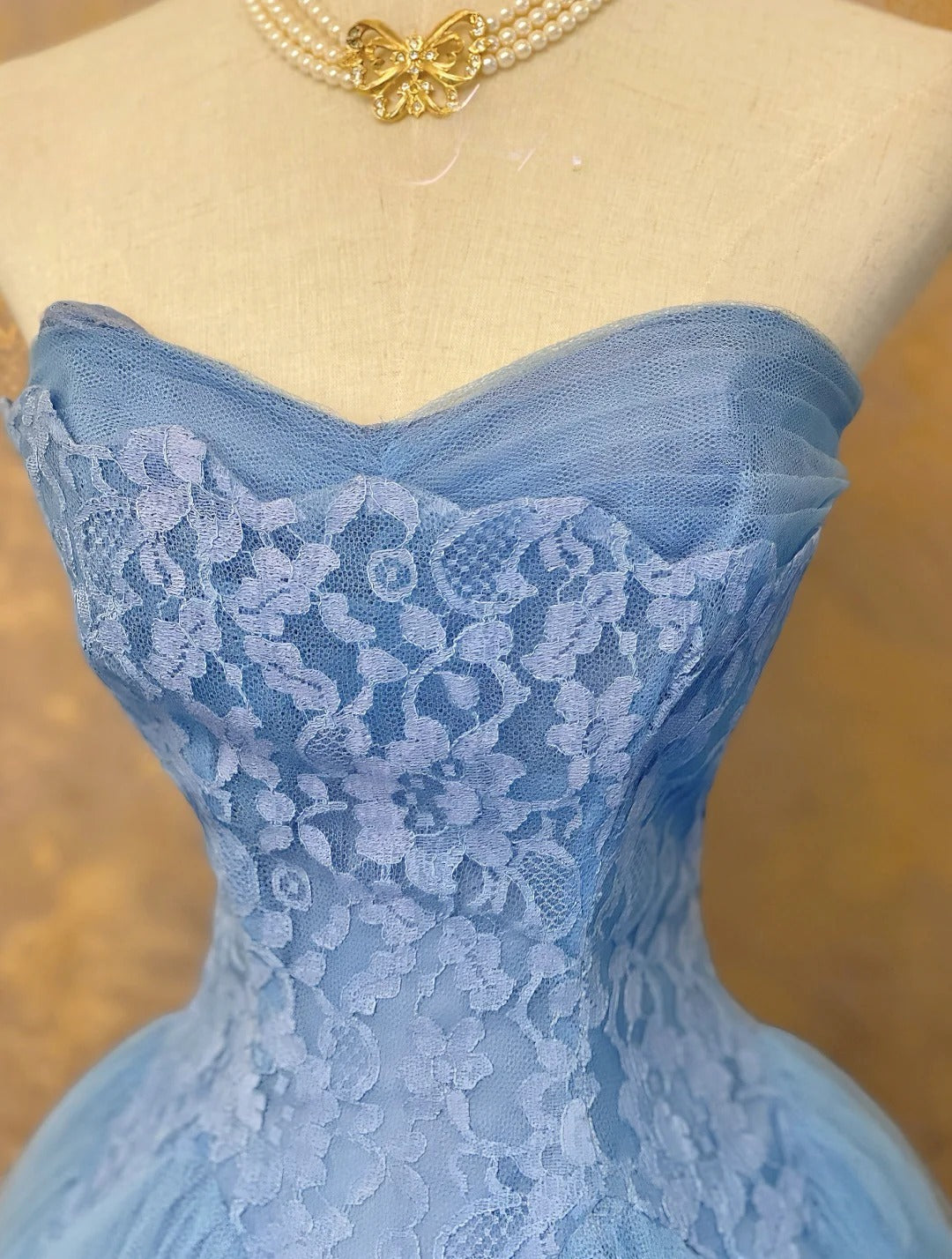 Elegant Ball Gown Sweetheart Blue Lace Prom Dress Floor Length For Women Evening Party Gown RB9127