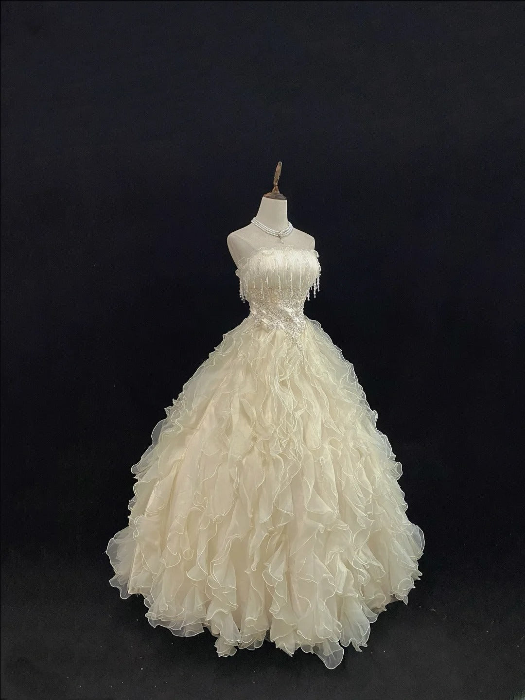 Cute Ball Gowns Strapless Ivory Tulle Sleeveless Poofy Long With Tiered Layers Quince Dress inspo Quinceanera Dresses Vestidos De 16 anos RB7749