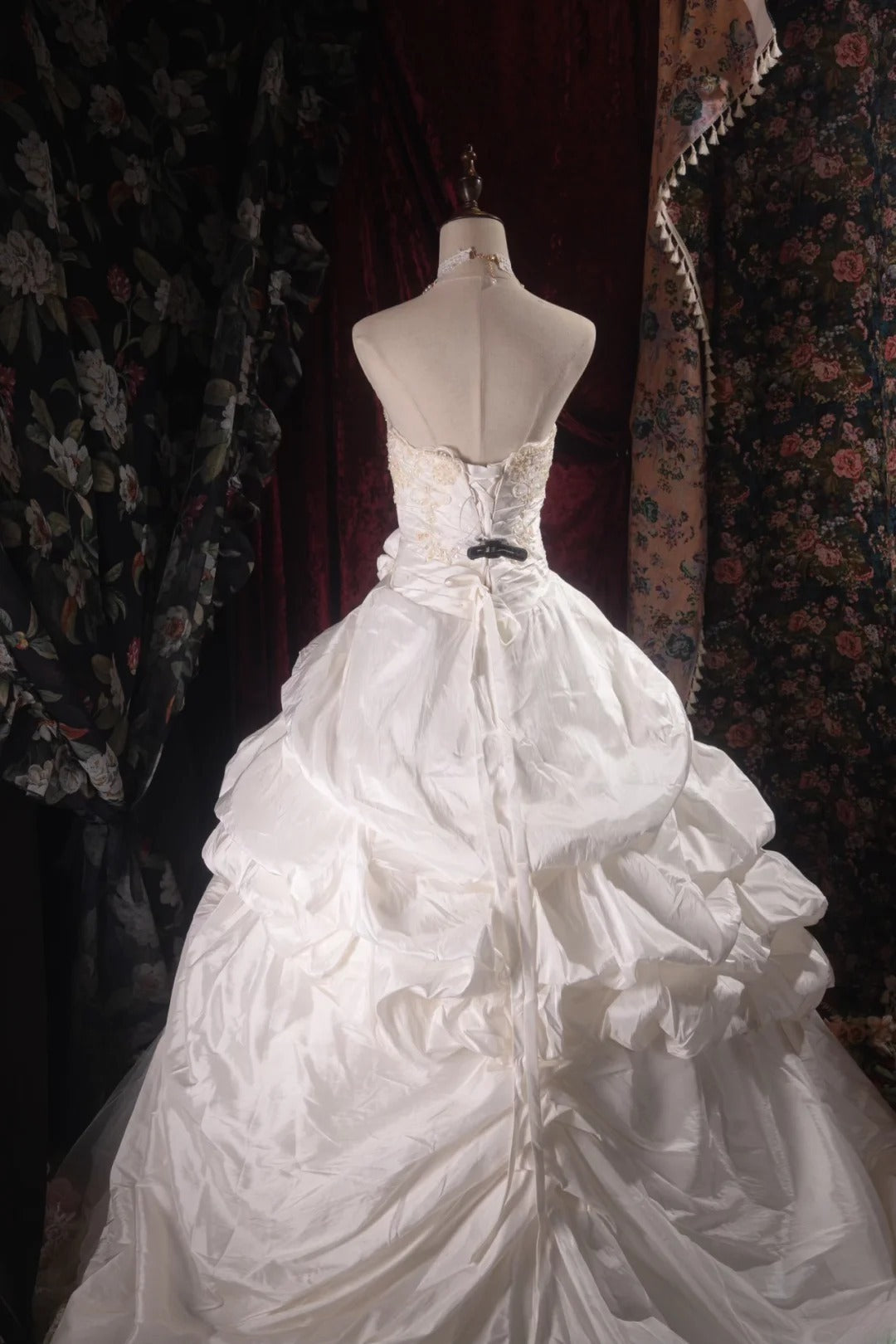 Vintage Ball Gown Sweetheart Taffeta 2000s With Tiered 3D Flowers Long Autumn Winter Bridal Dress Wedding Dresses RB8554