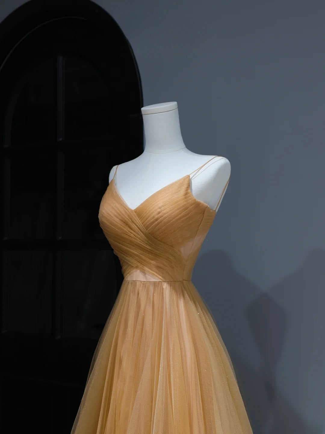 Modest Prom Dresses Aesthetic A Line Spaghetti Straps Gold Tulle Inspiration Style Impress With Pleated Long Party Formal Gown AS371