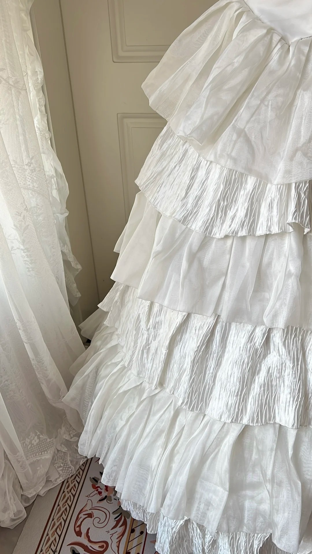 White Wedding Dress Ball Gown Strapless Sleeveless With Tiered Ruffled Pearls Long Bridal Gown RC0799