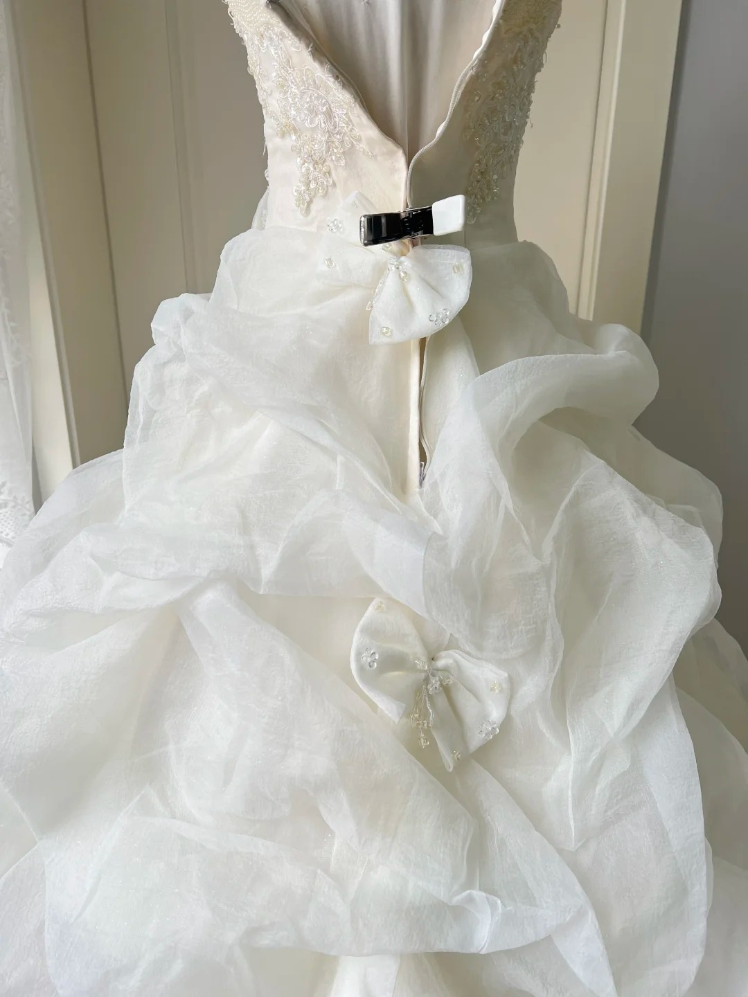 Fairytale Sweet 16 Dress Princess Ball Gown Strapless White With Tiered Layers Lace Floor‑Length Quinceanera Dresses RC0823
