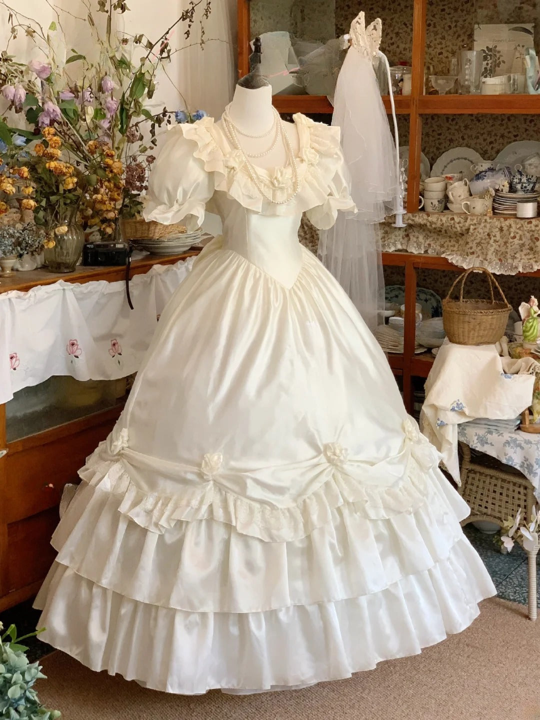 Vintage Wedding Dress White Ball Gown With Ruches Short Sleeves Bridal Gown for Big Day RB9596