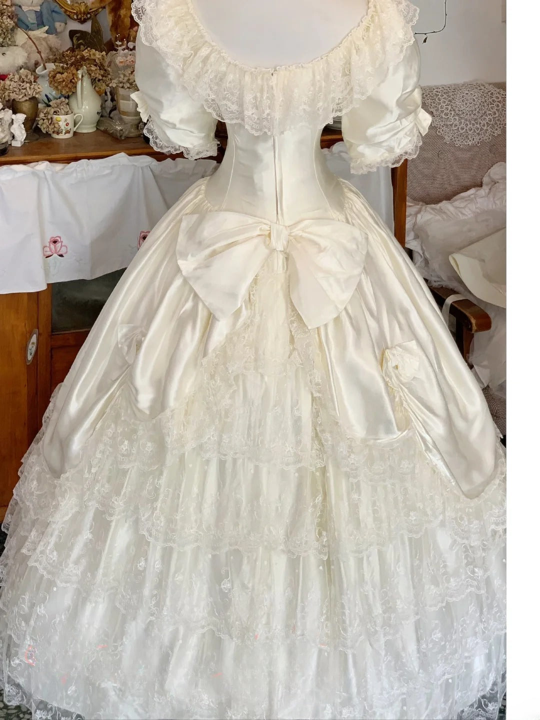 Vintage Wedding Dress White Ball Gown With Lace Short Sleeves Bridal Gown for Big Day RB9600