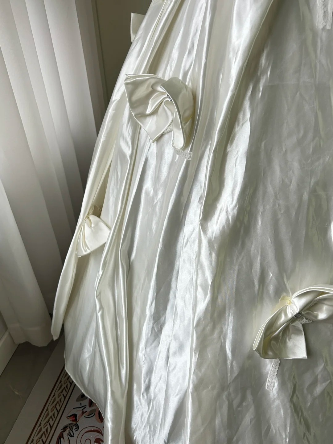 Satin Wedding Dress Modest Ball Gown Square Neck White With Lace Bows Long Bridal Gown RC0934