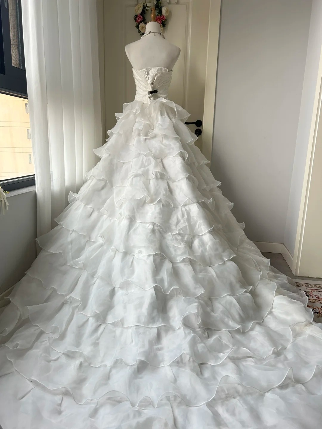 Sweet 16 Quinceanera Dress Ball Gown Strapless White With Tiered Layers 16th Birthday Party Outfits RC0945