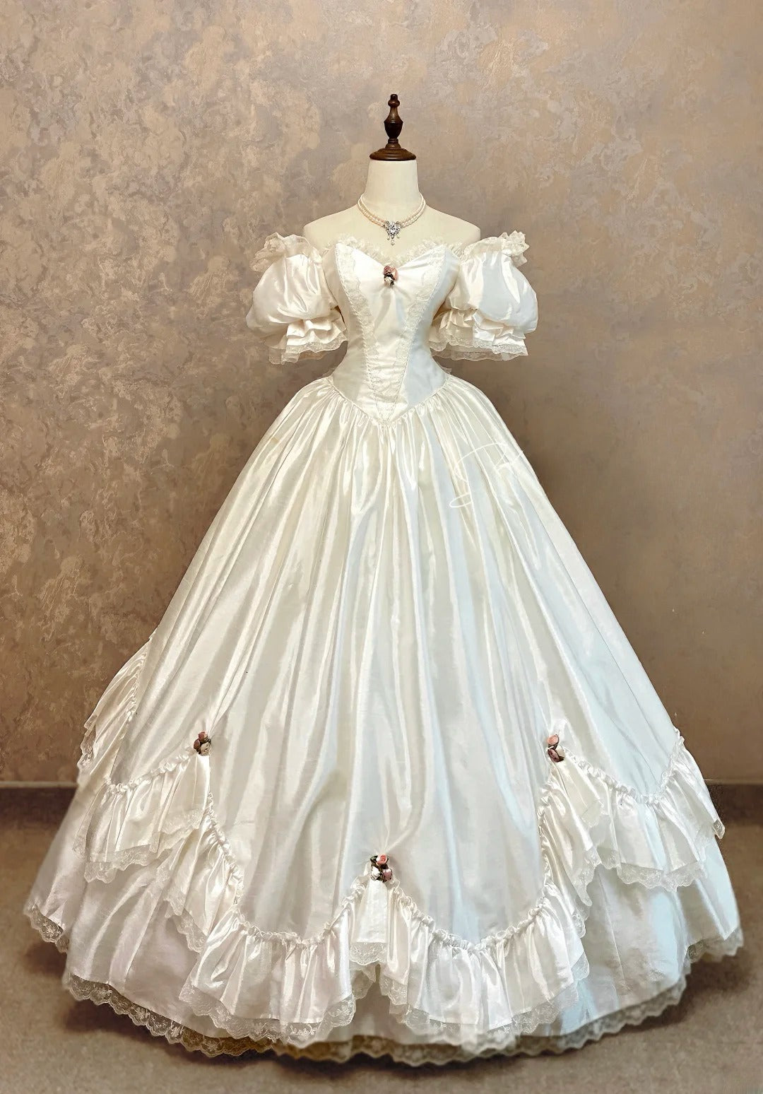 Vintage Wedding Dress Ball Gown Off Shoulder Satin White With Puffy Sleeves Lace Bridal Gown for Big Day RB9779