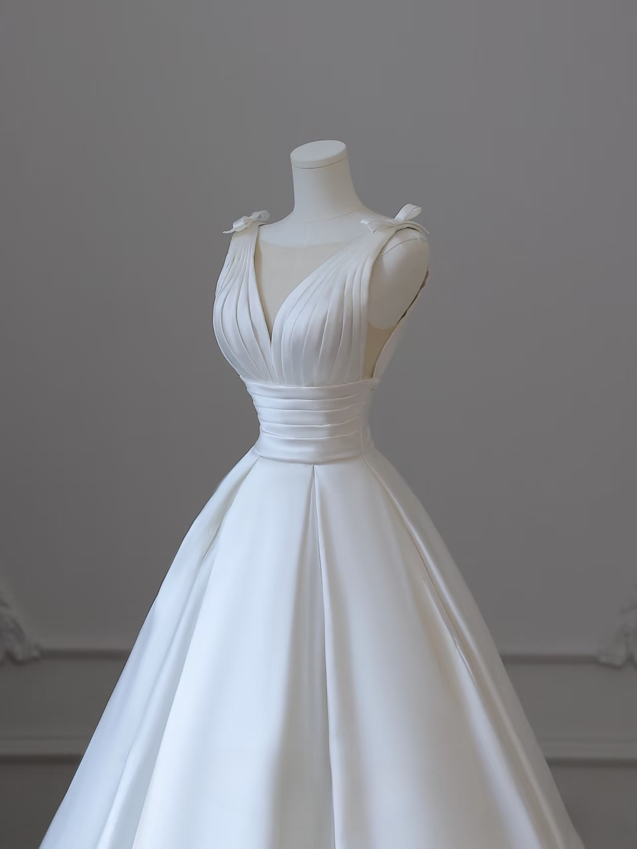 Simple Ball Gown V Neck Satin Pleated White Long Wedding Dress Fairy Formal Wedding Dresses AU089